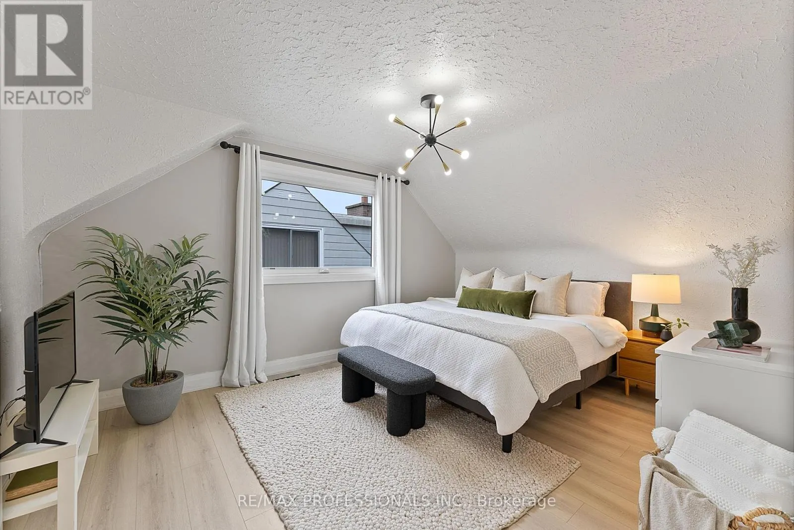 18 LAVINGTON DRIVE