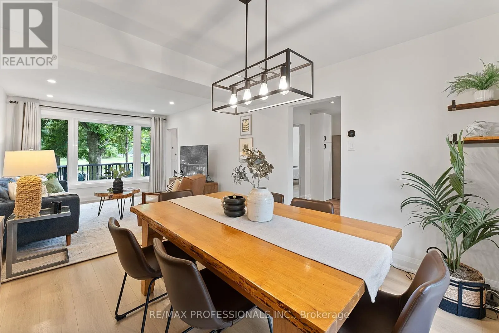 18 LAVINGTON DRIVE