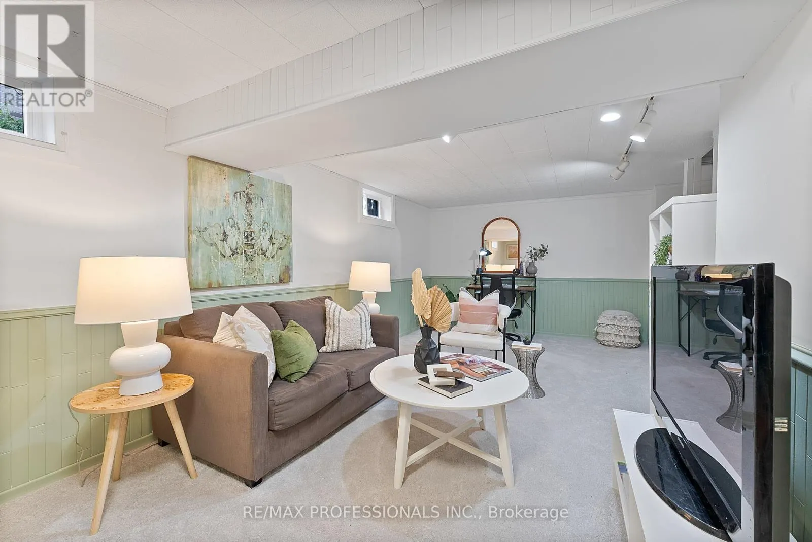 18 LAVINGTON DRIVE