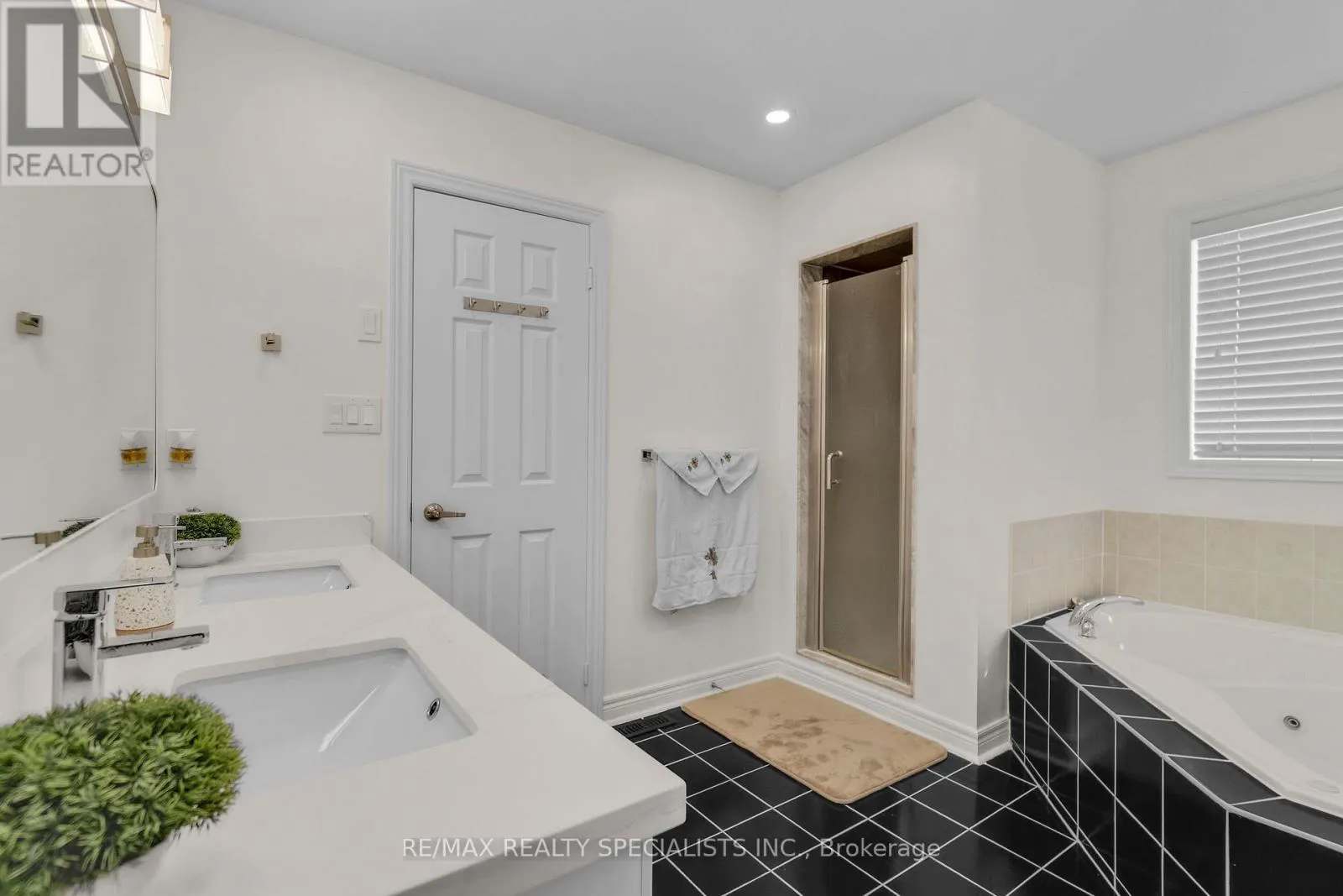 794 WHITE CLOVER WAY