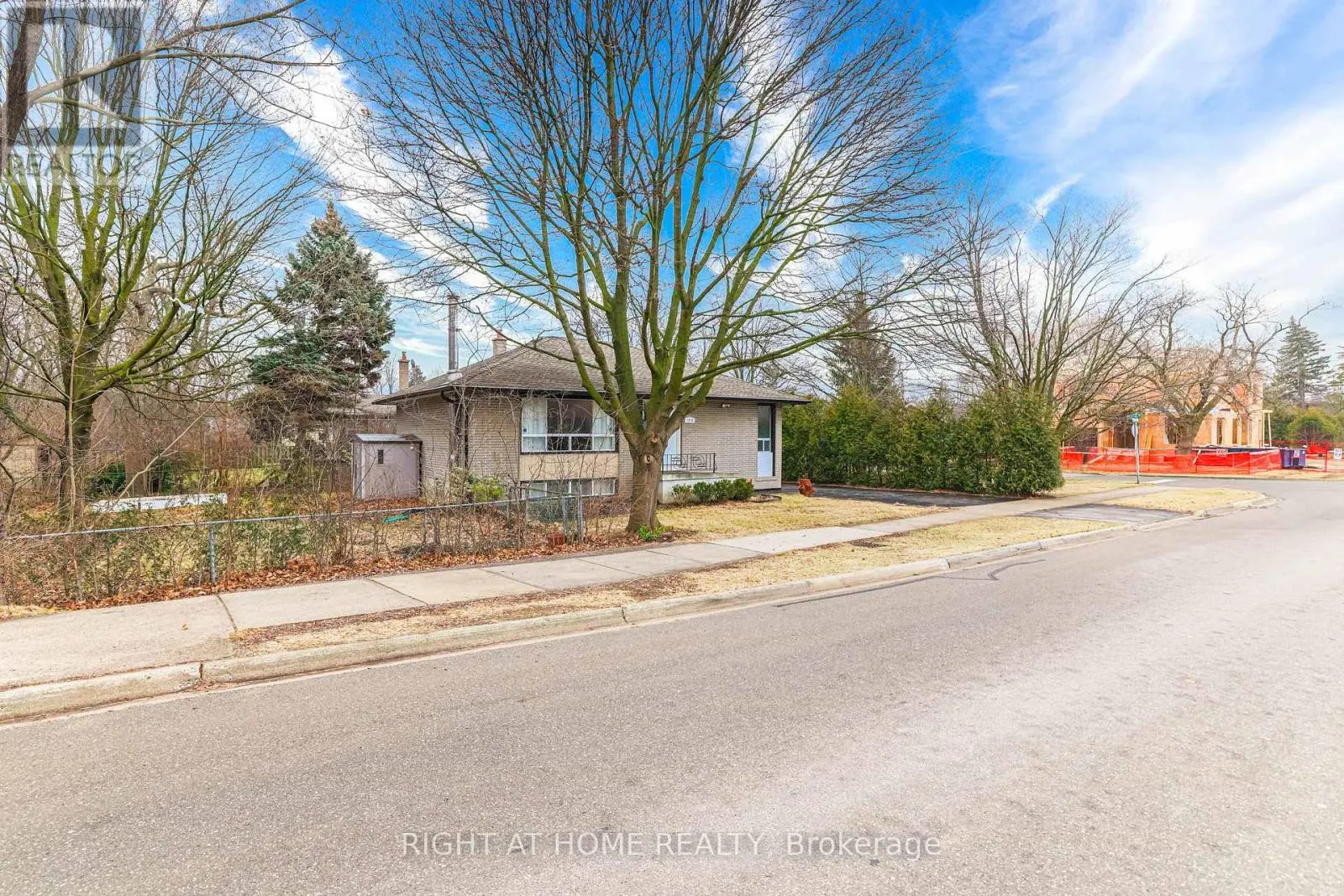 2076 CONSTANCE DRIVE