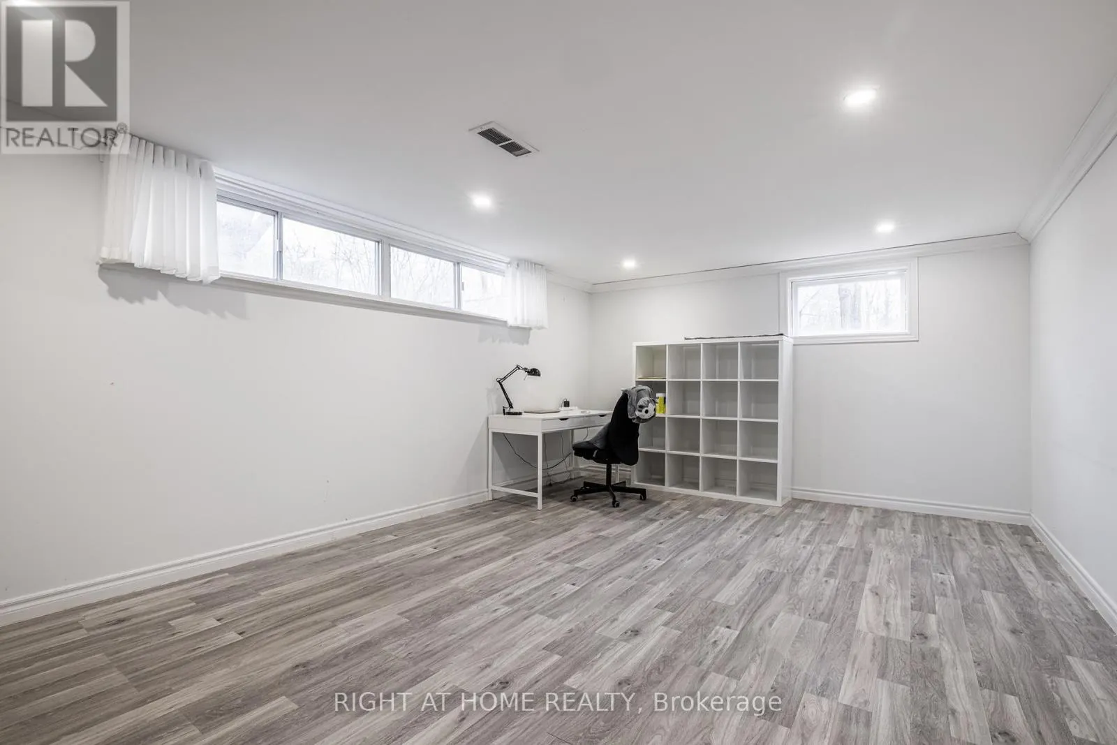2076 CONSTANCE DRIVE