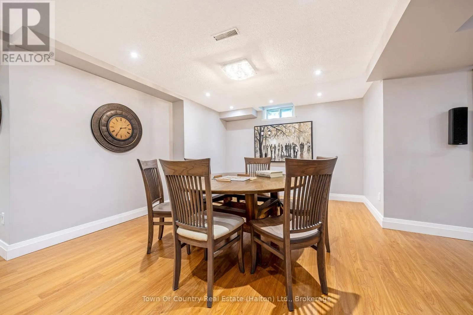 472 WHITE DRIVE