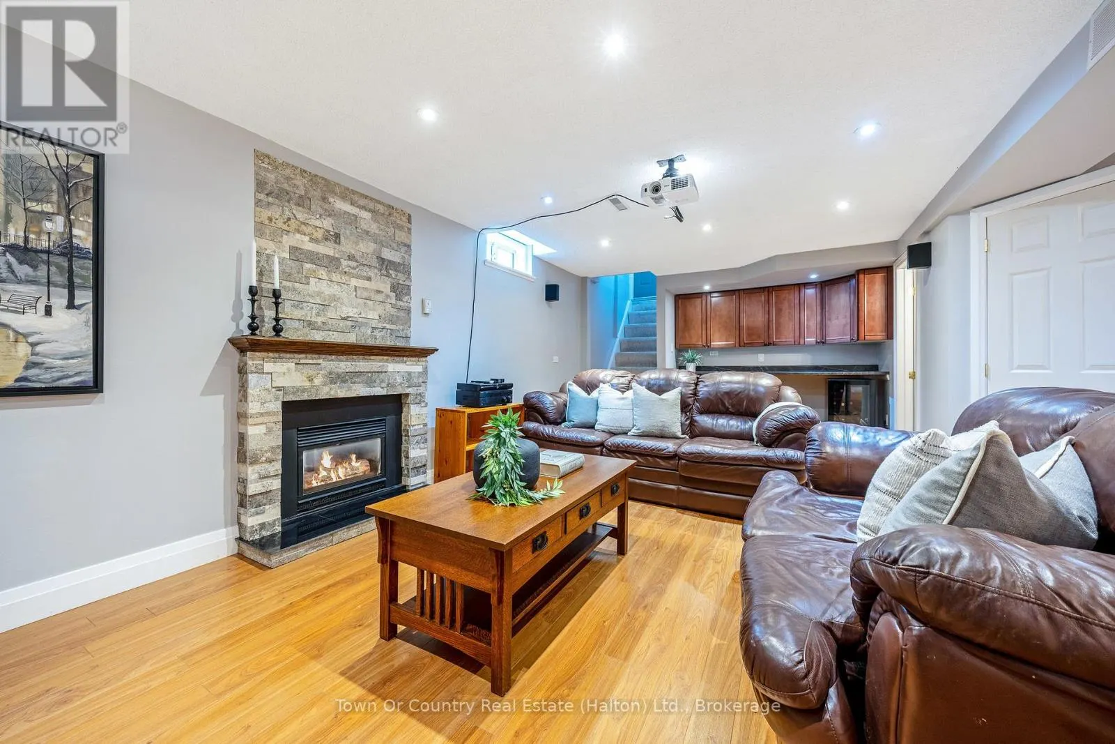 472 WHITE DRIVE