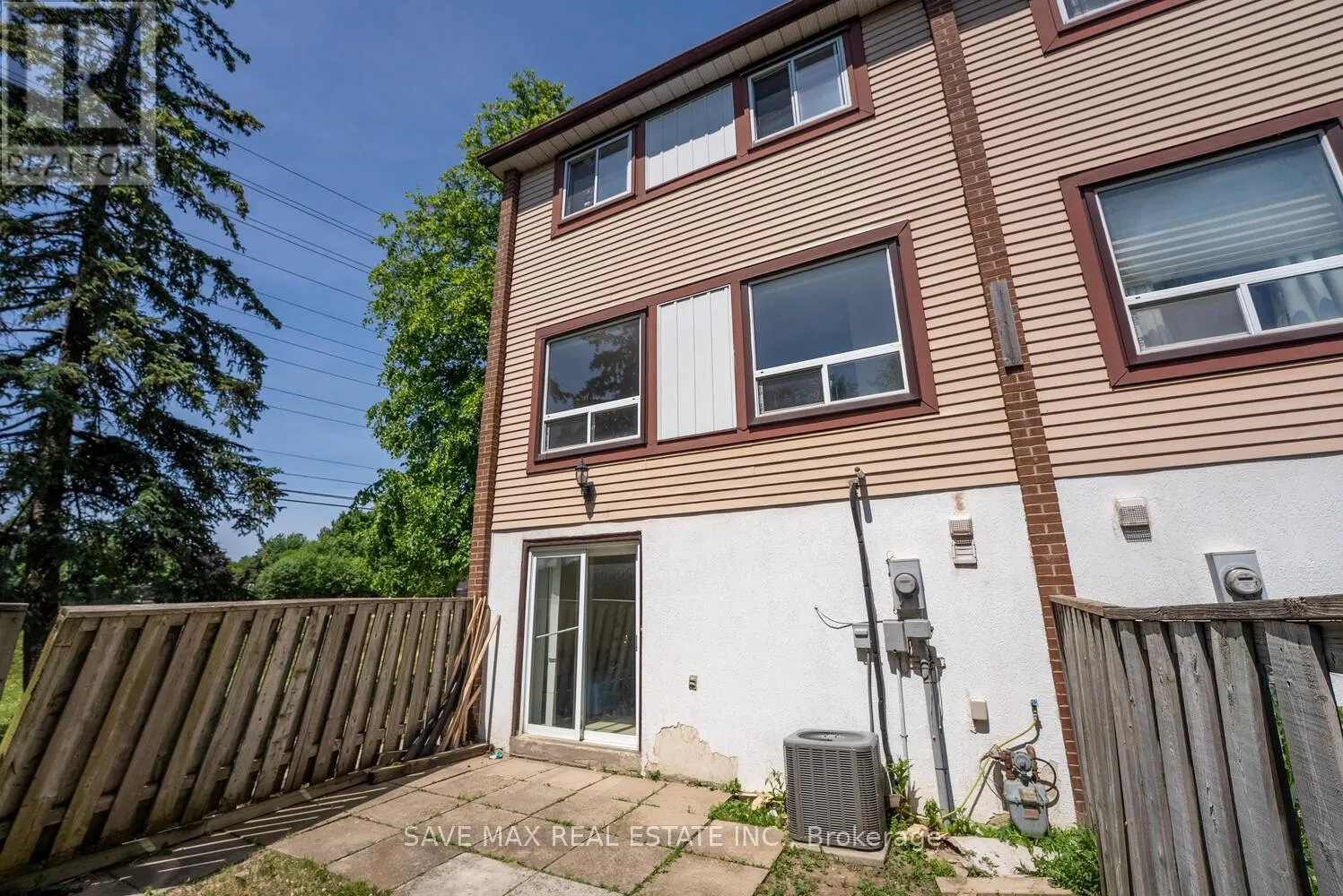 62 MOREGATE CRESCENT