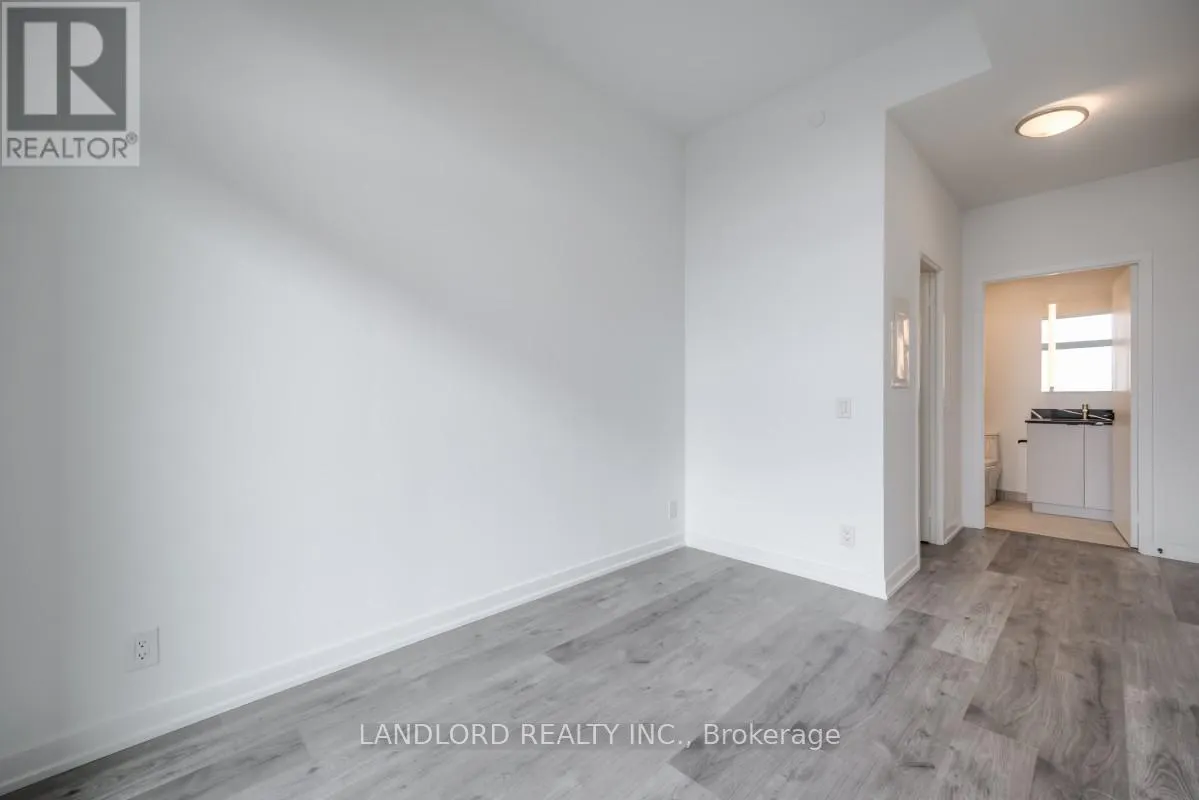 1215 - 285 DUFFERIN STREET