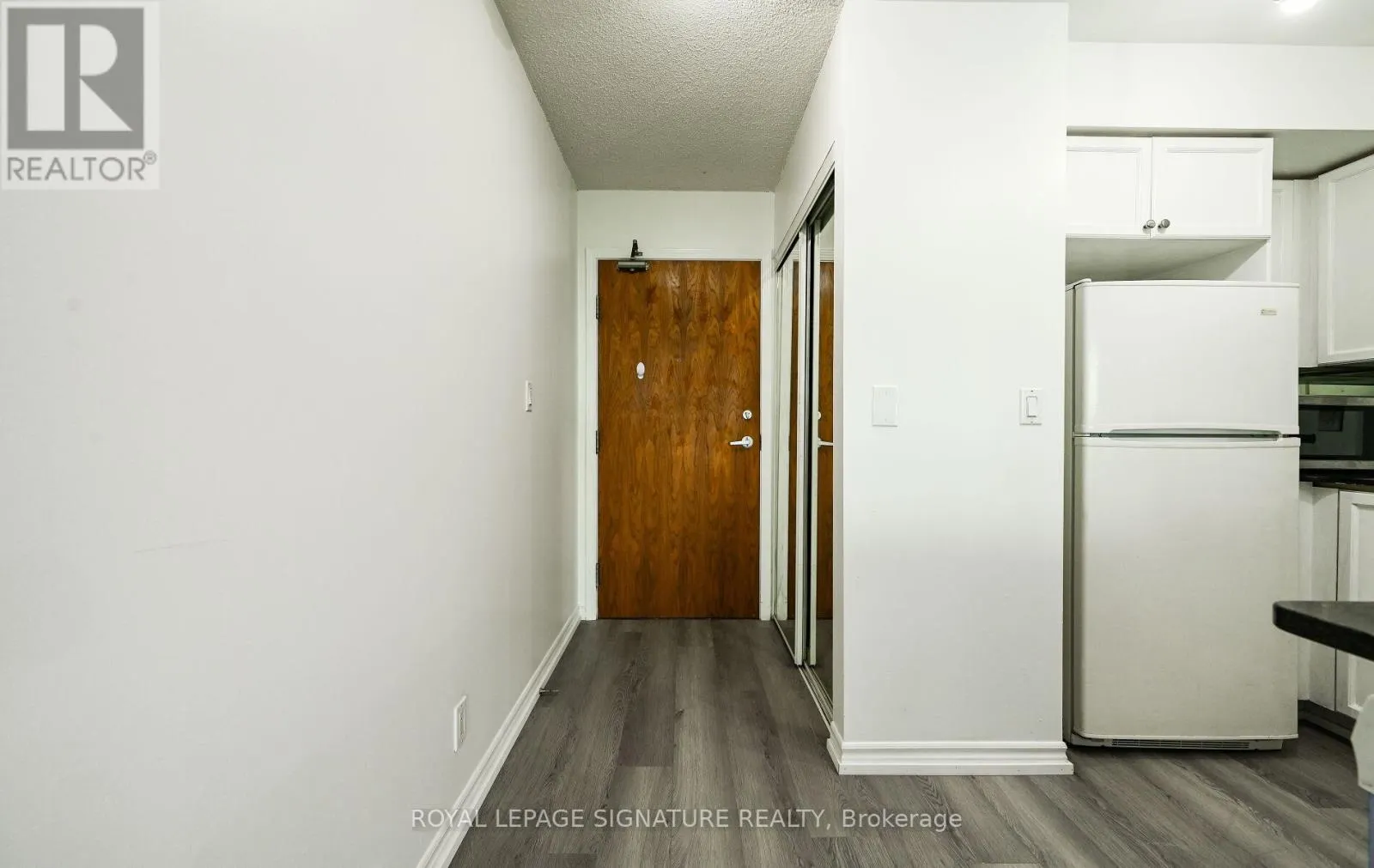 503 - 33 ELM DRIVE
