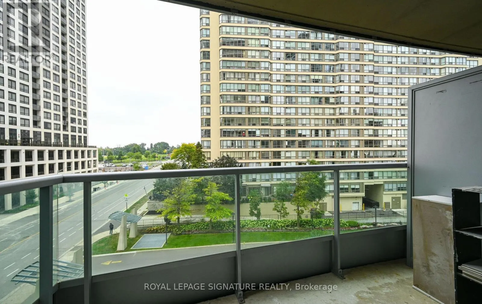 503 - 33 ELM DRIVE