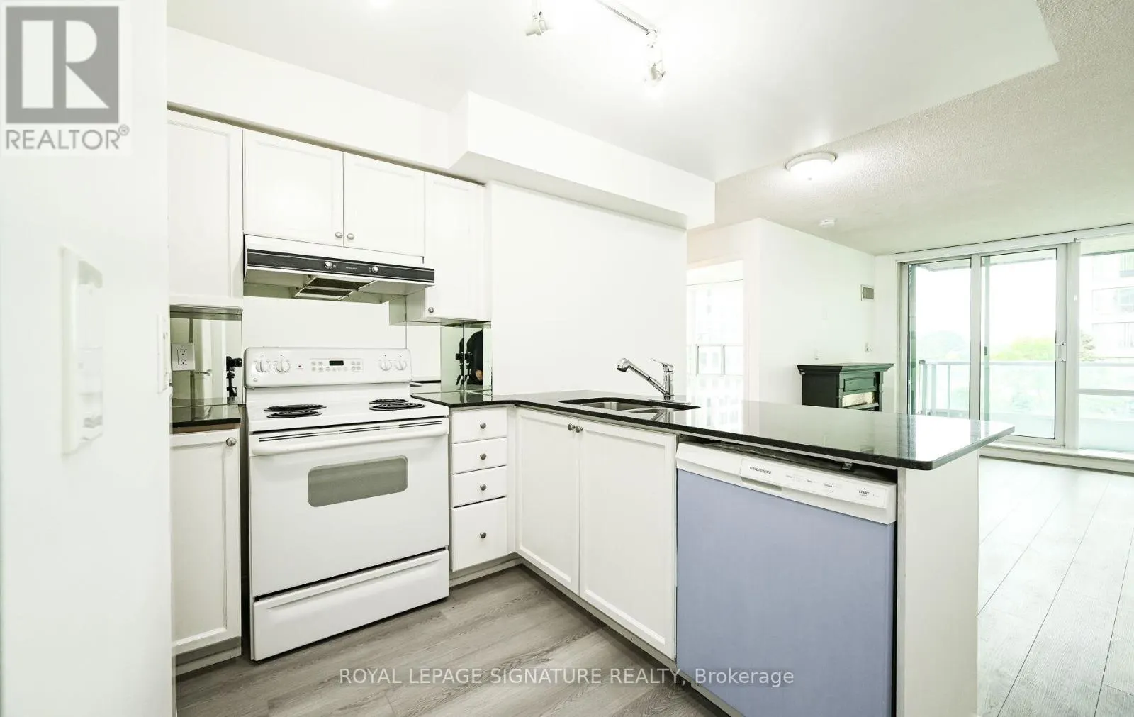 503 - 33 ELM DRIVE