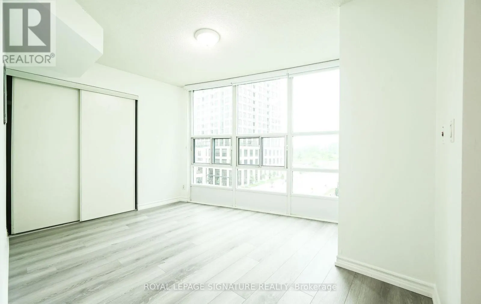 503 - 33 ELM DRIVE