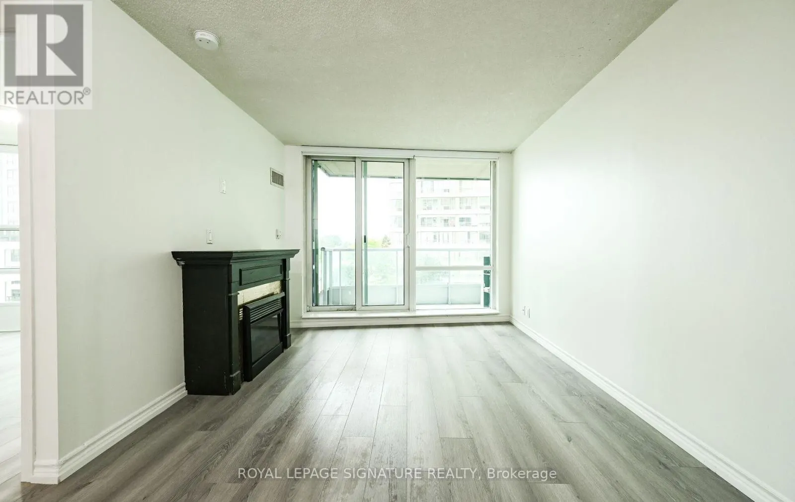 503 - 33 ELM DRIVE