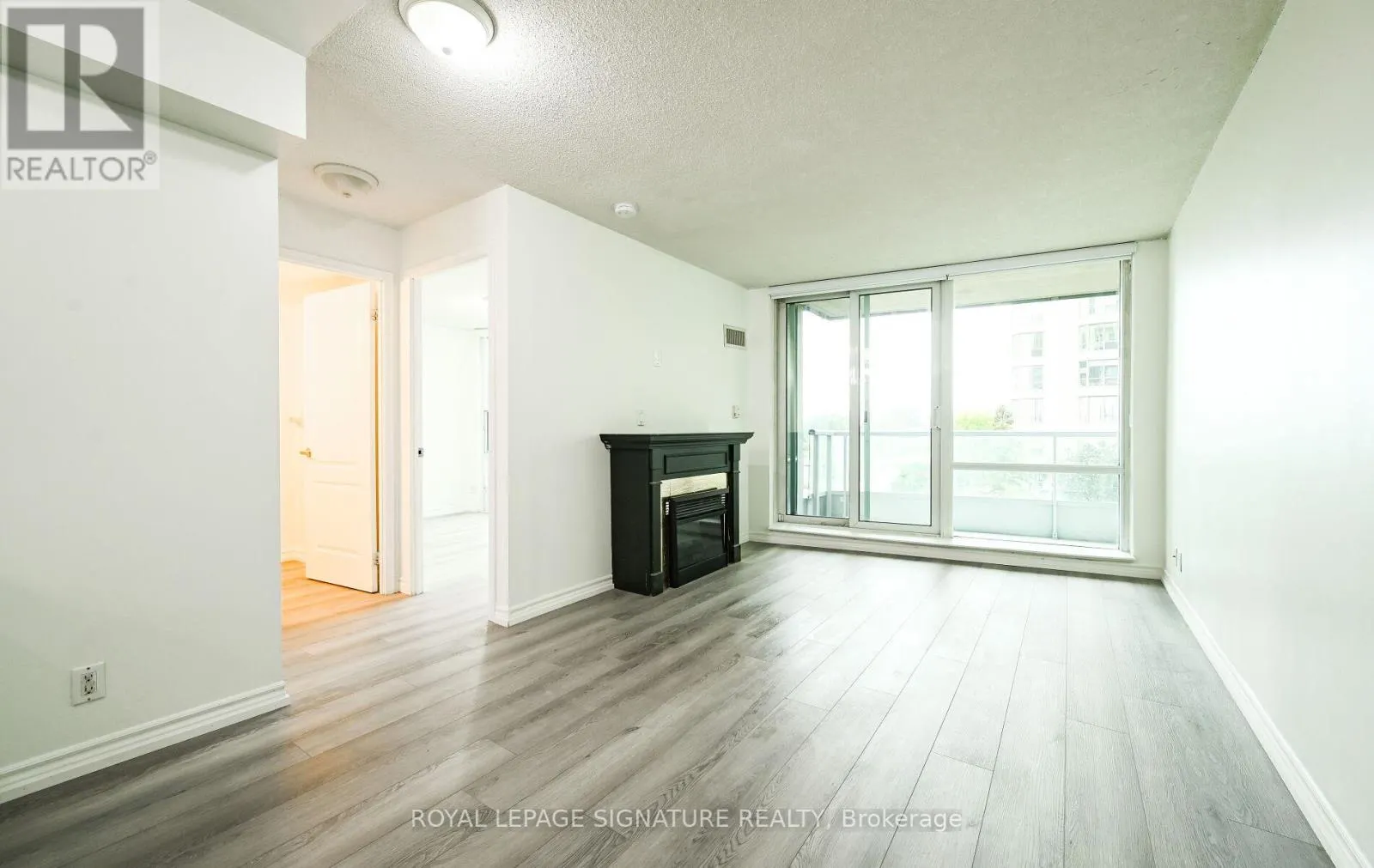 503 - 33 ELM DRIVE
