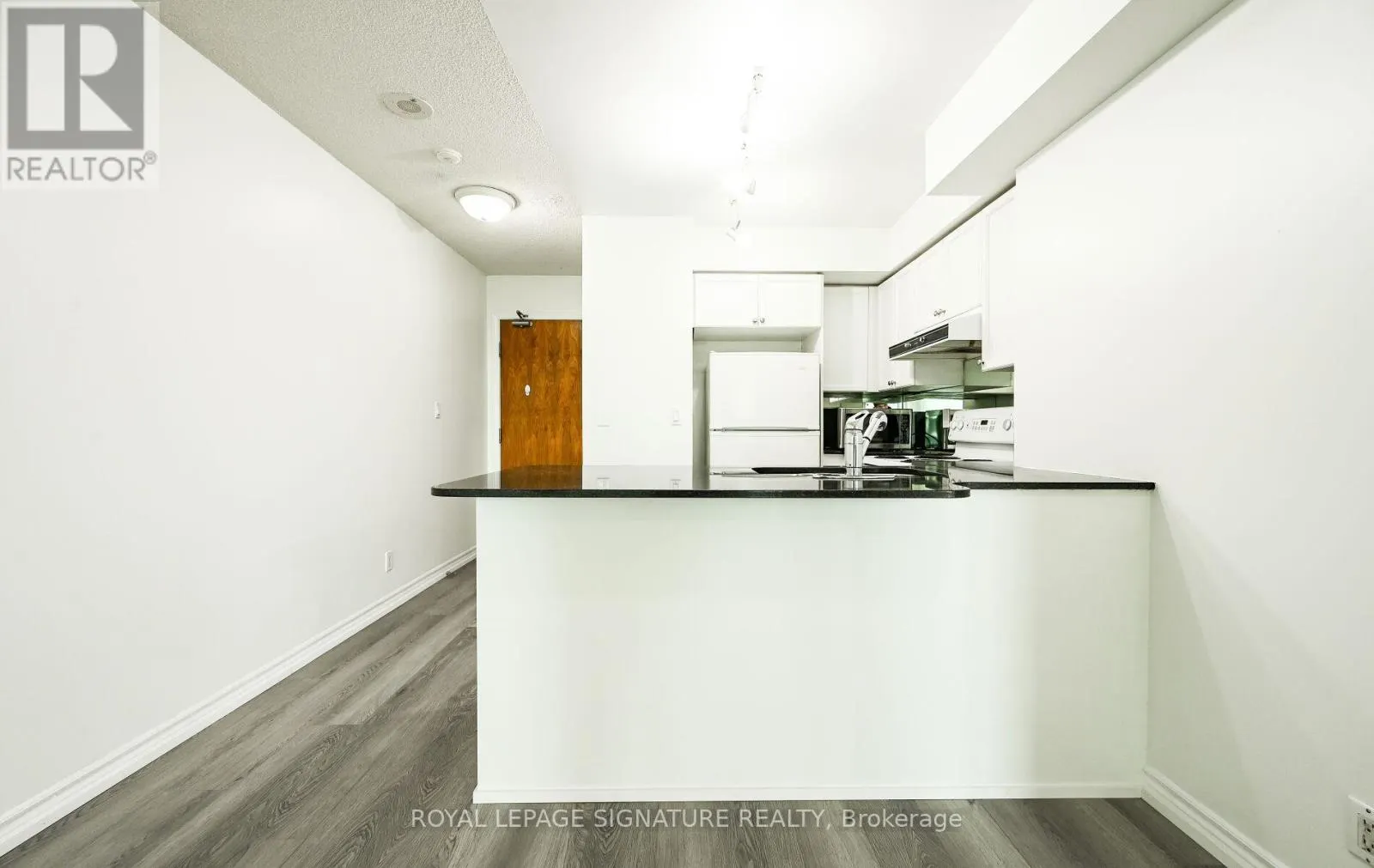 503 - 33 ELM DRIVE