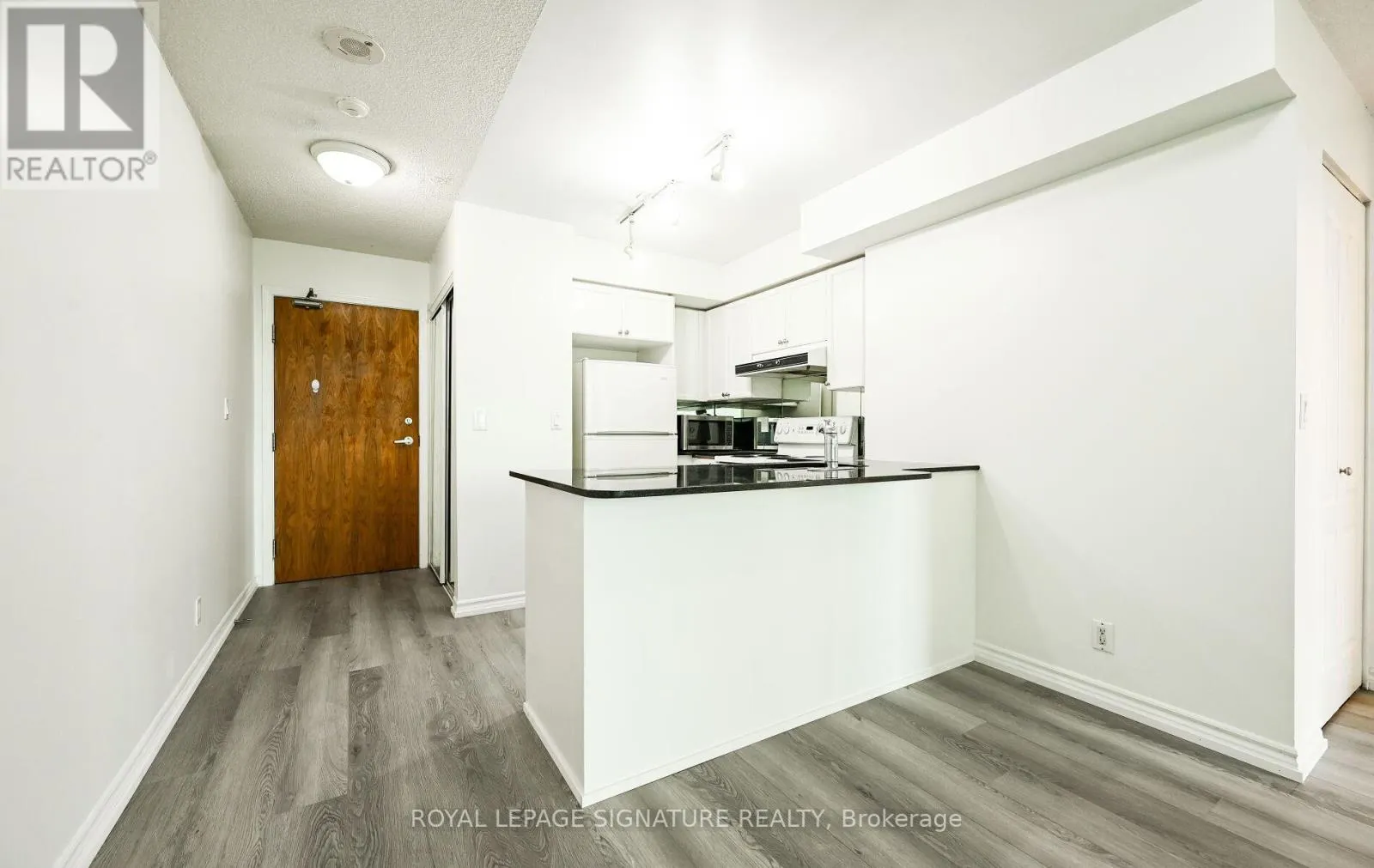 503 - 33 ELM DRIVE