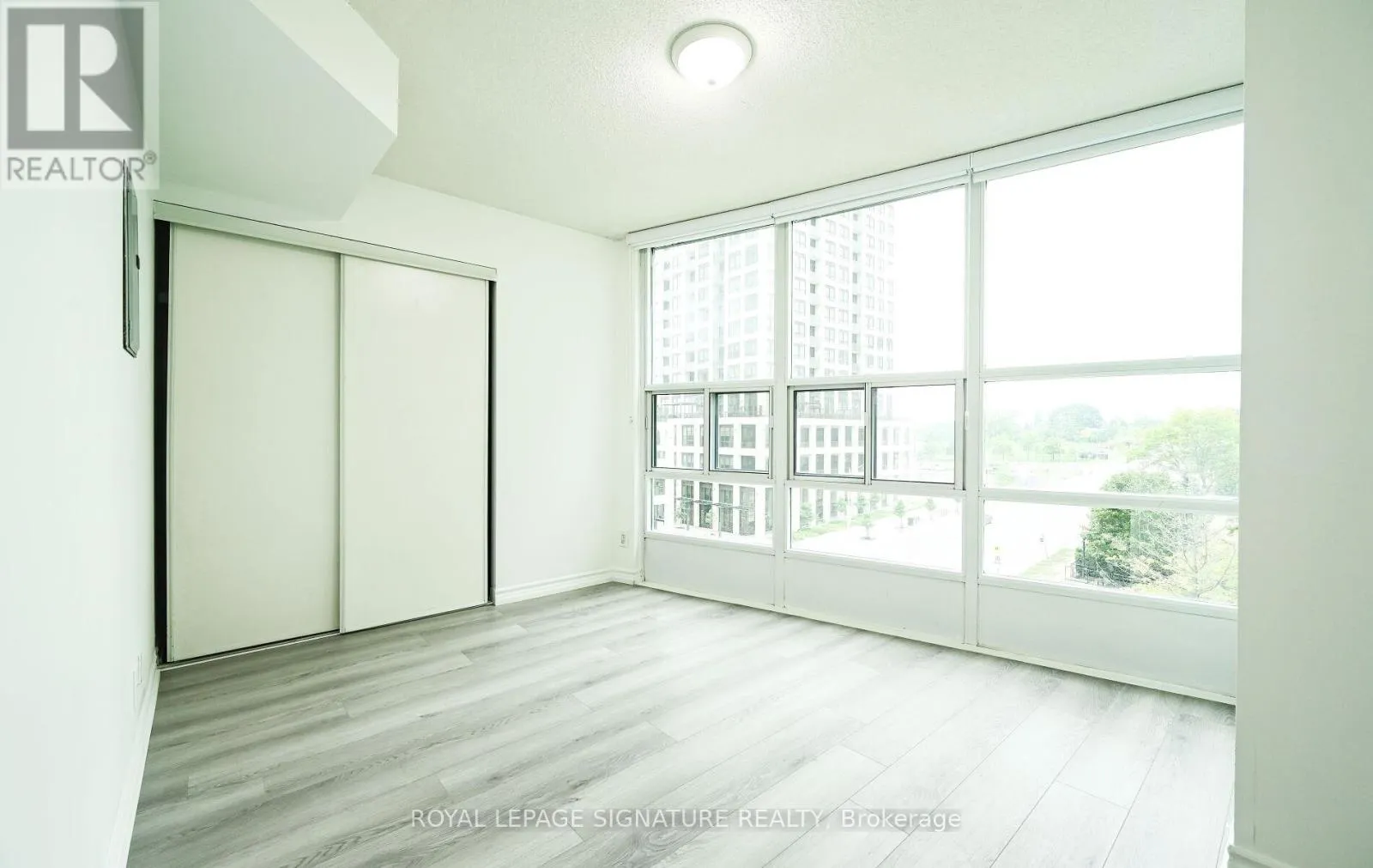 503 - 33 ELM DRIVE