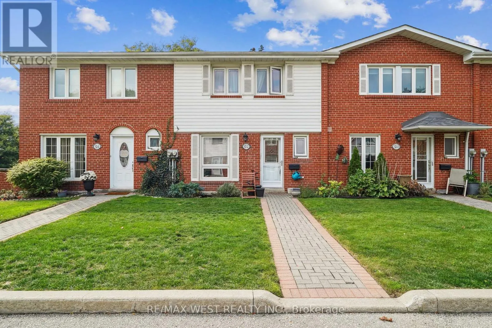2 - 52 OLD BURNHAMTHORPE ROAD
