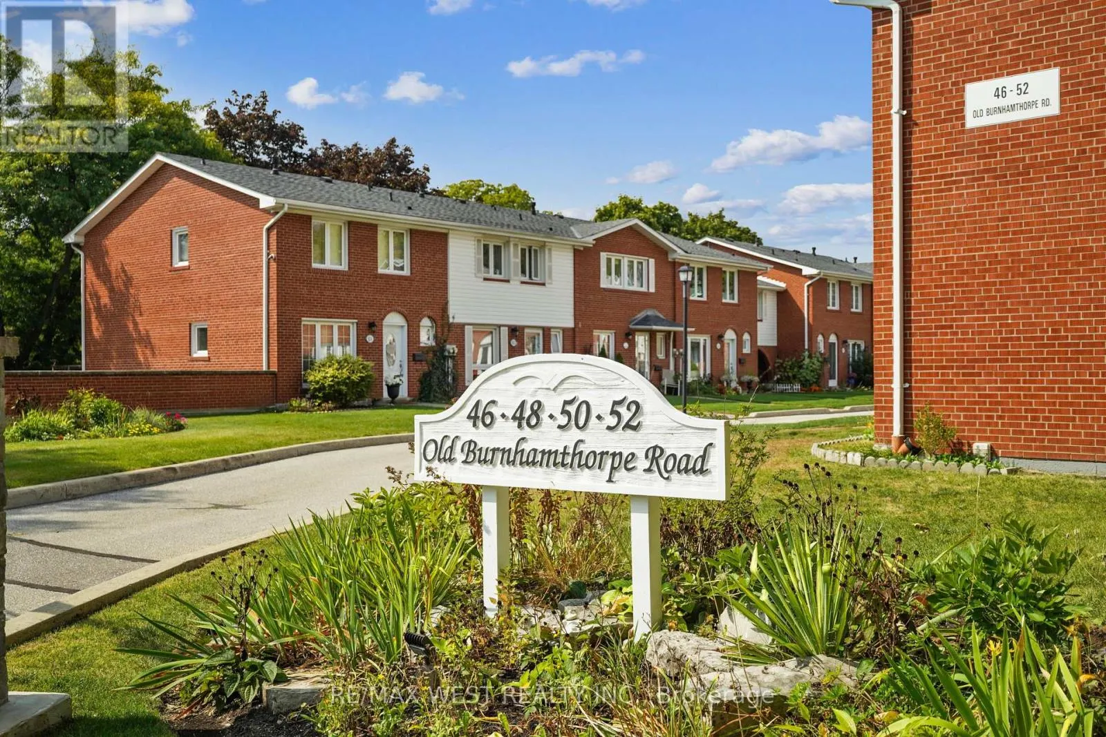 2 - 52 OLD BURNHAMTHORPE ROAD