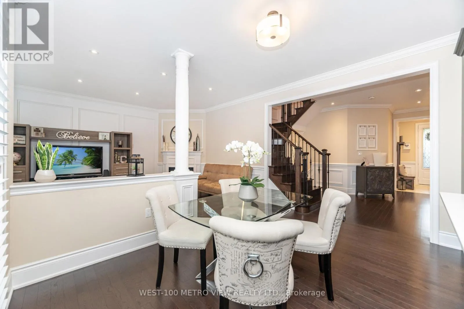 4 IVOR CRESCENT
