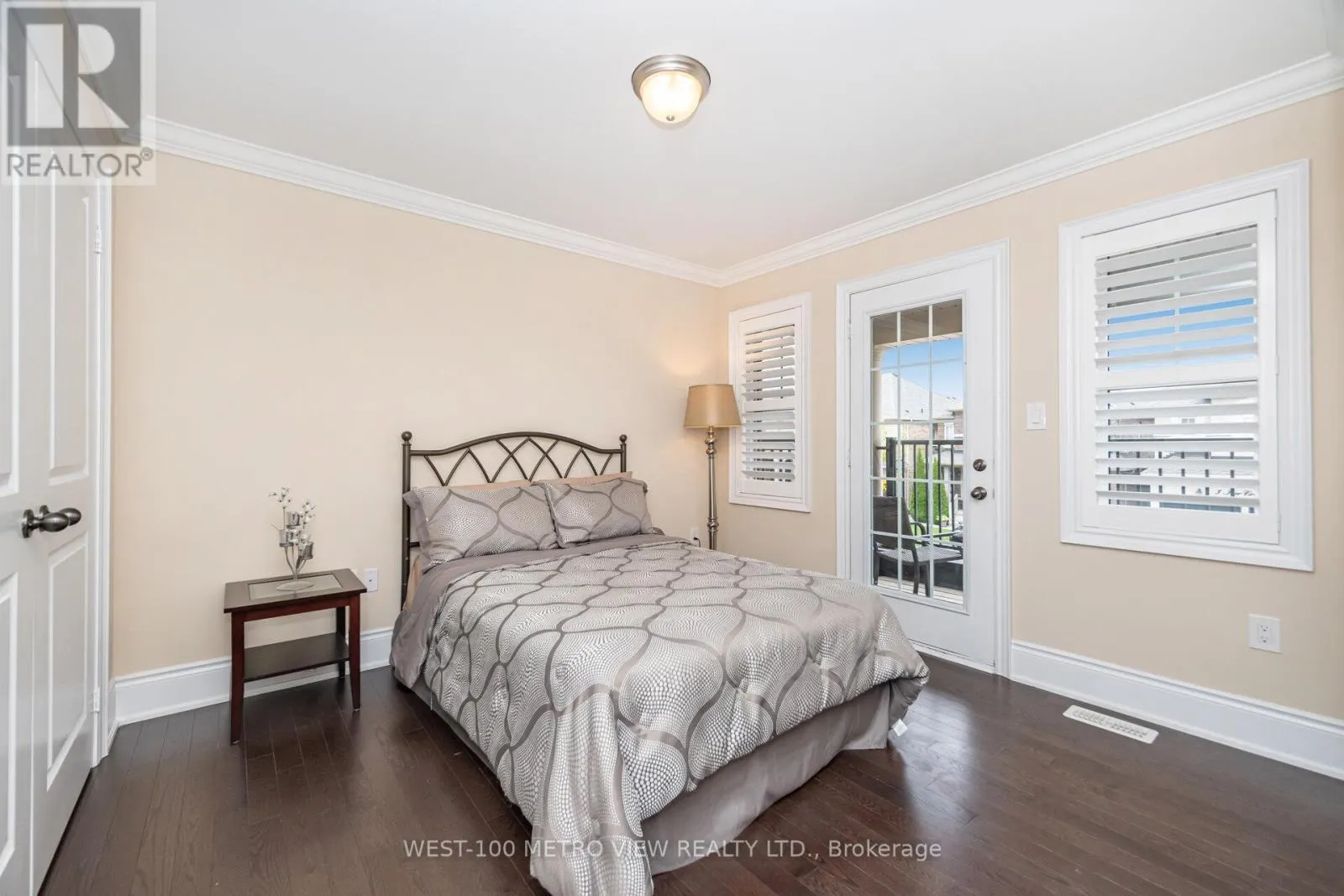 4 IVOR CRESCENT