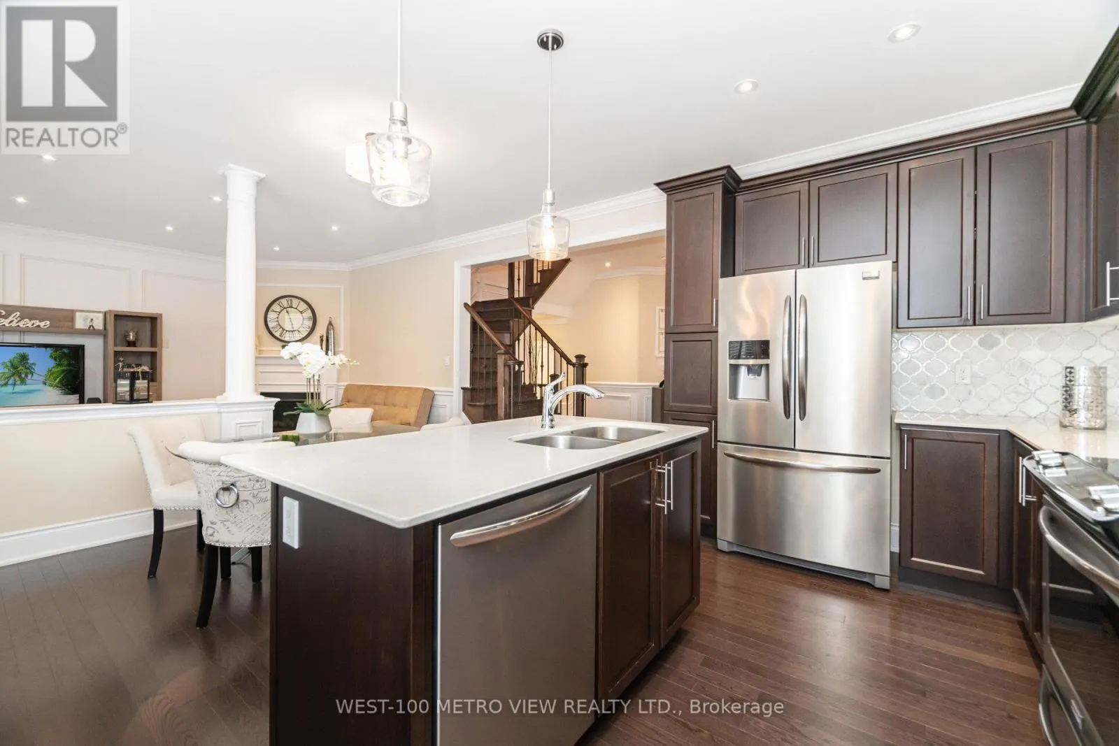 4 IVOR CRESCENT