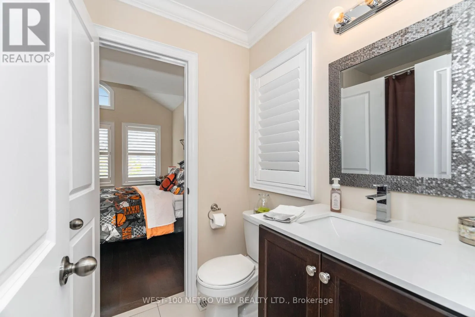 4 IVOR CRESCENT