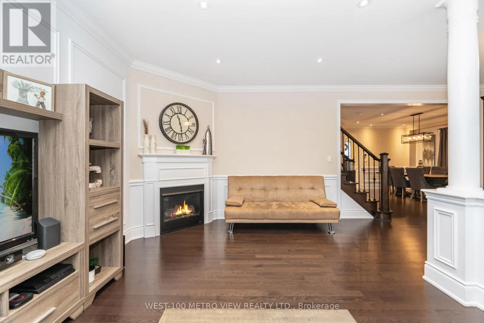 4 IVOR CRESCENT