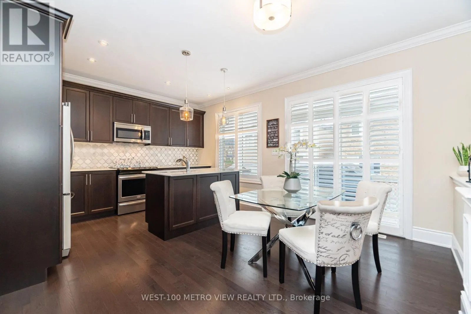 4 IVOR CRESCENT