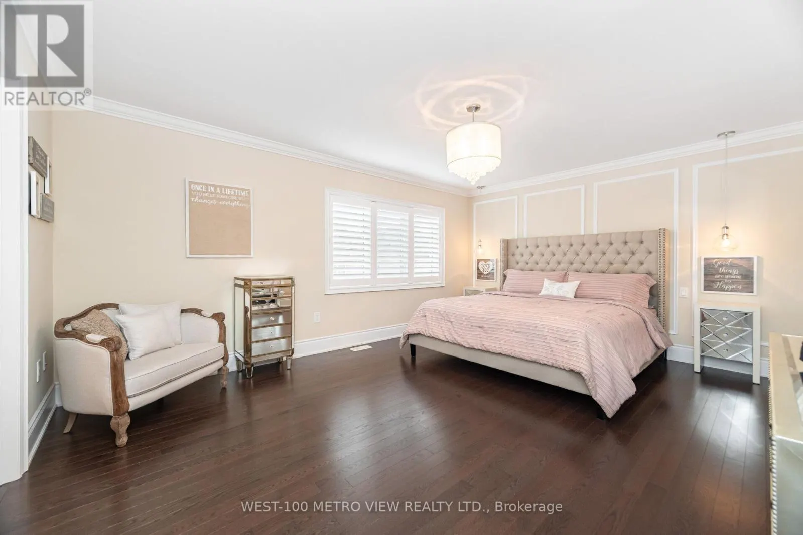 4 IVOR CRESCENT