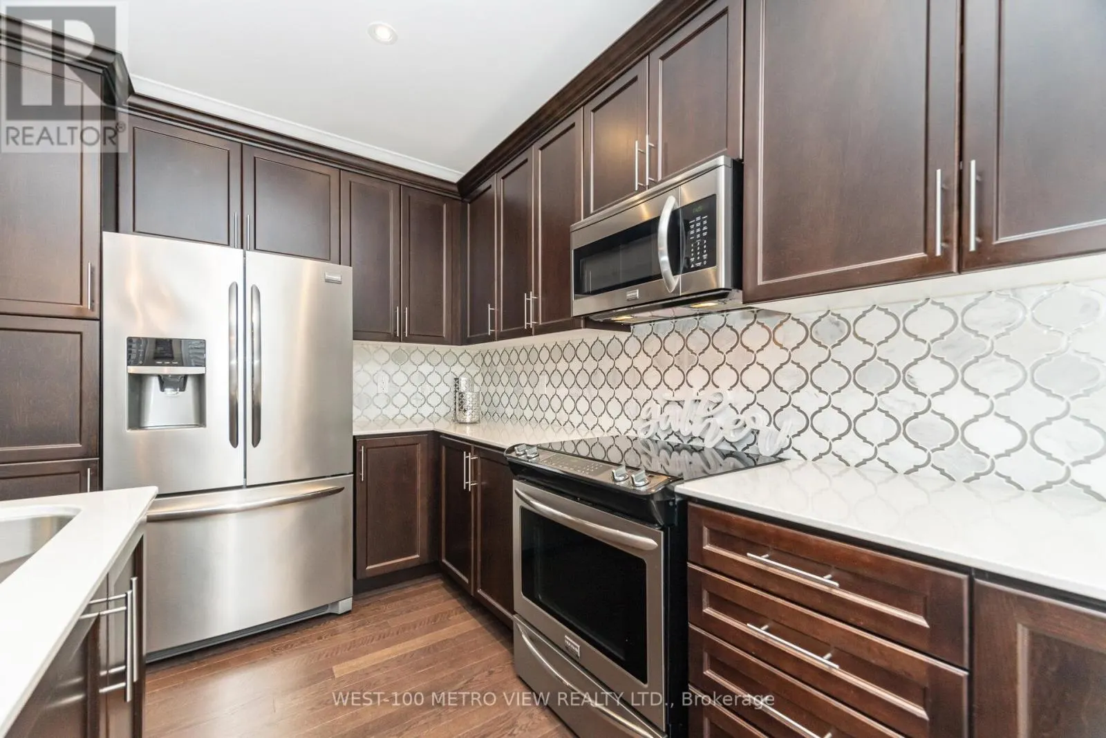 4 IVOR CRESCENT