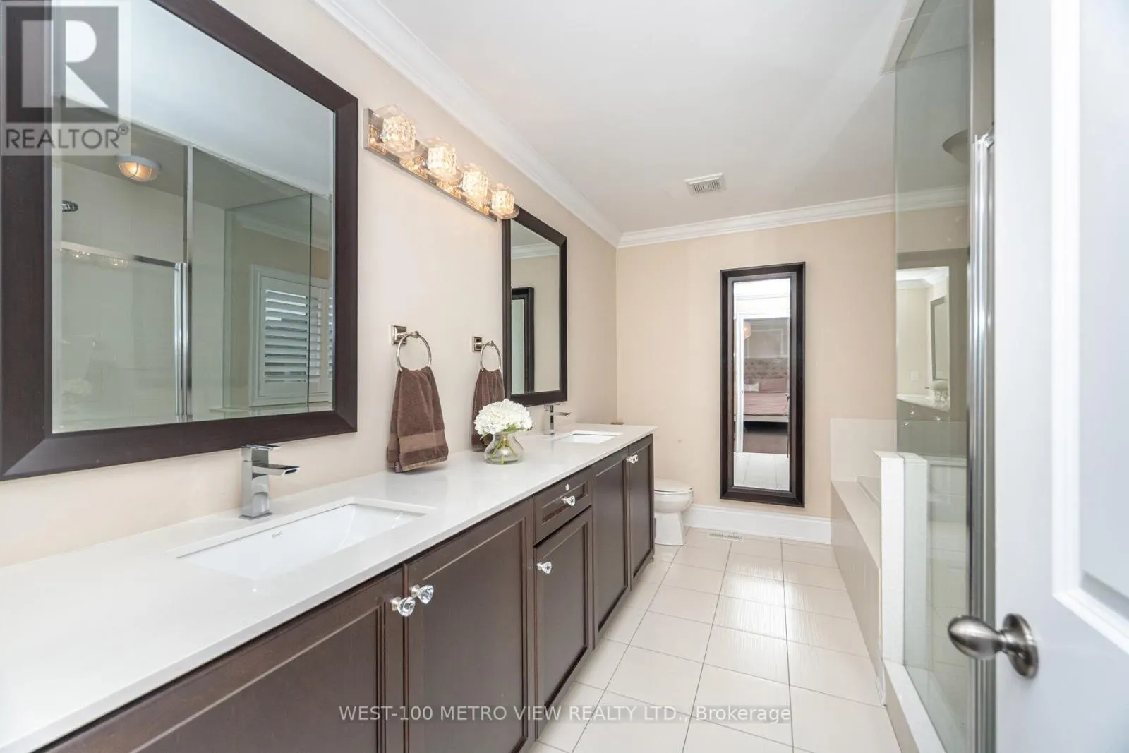 4 IVOR CRESCENT