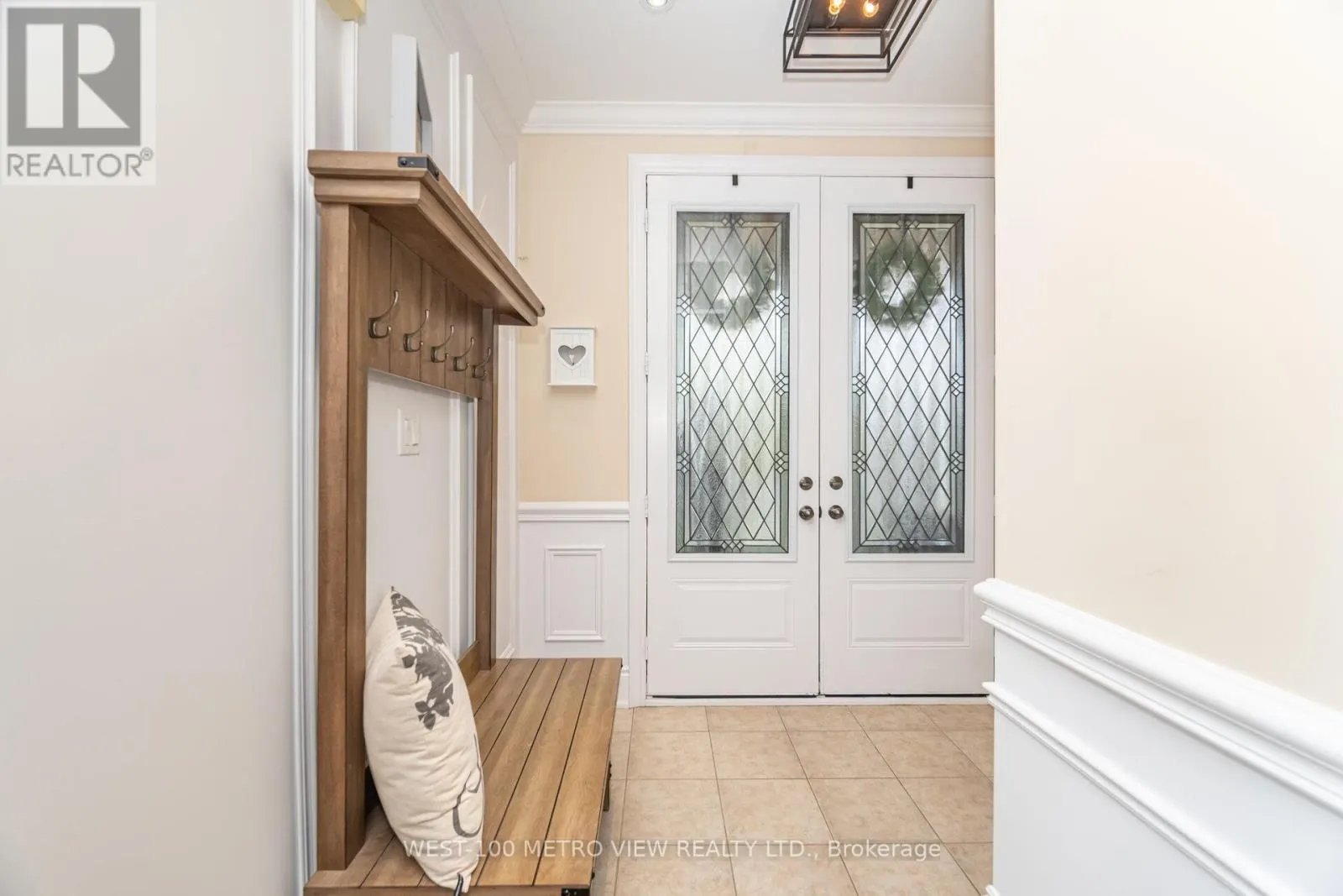 4 IVOR CRESCENT