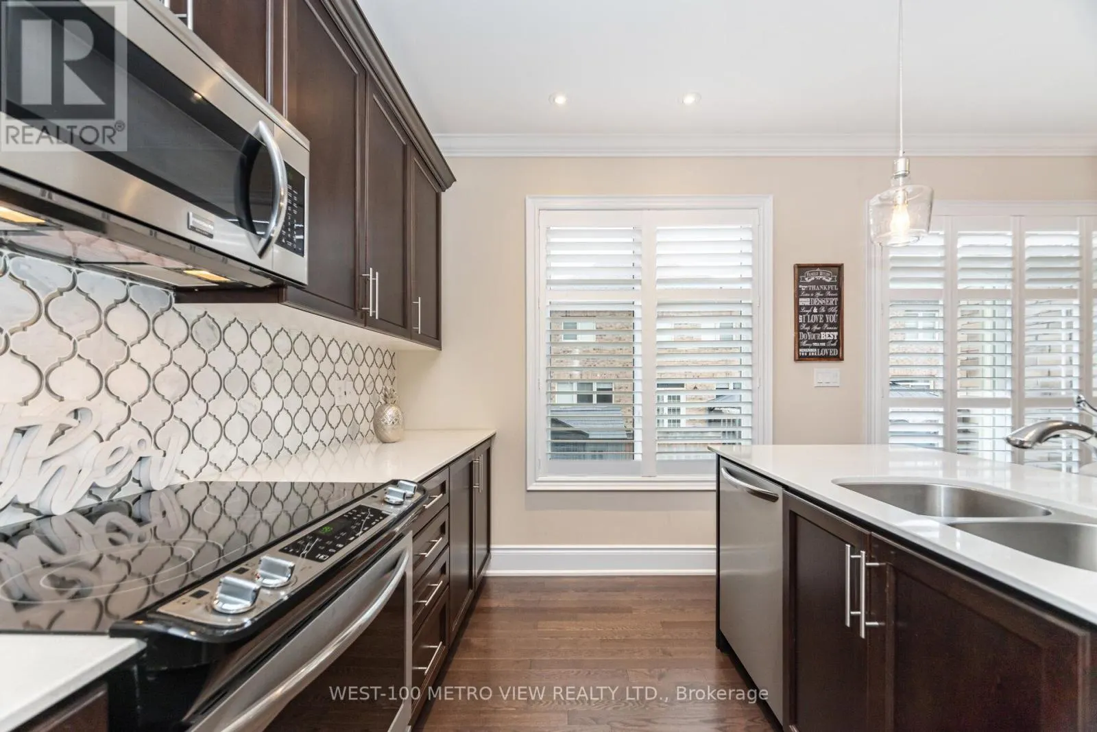 4 IVOR CRESCENT