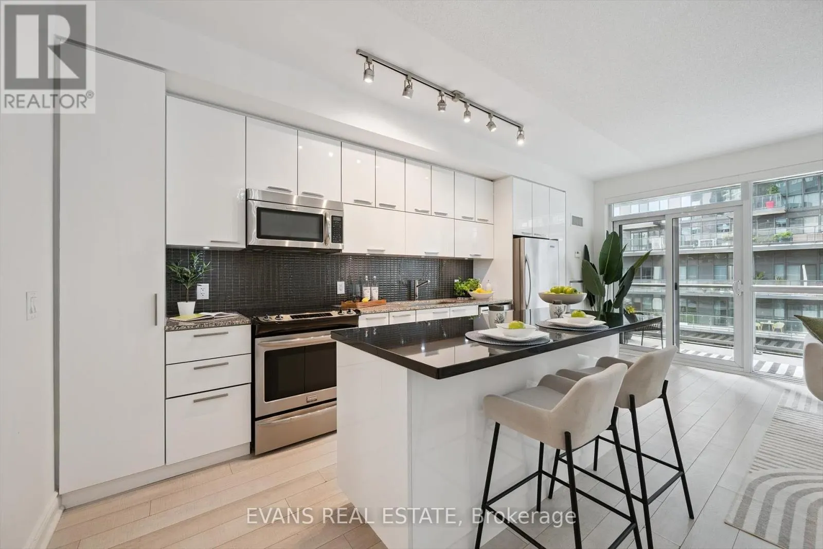 324 - 80 MARINE PARADE DRIVE