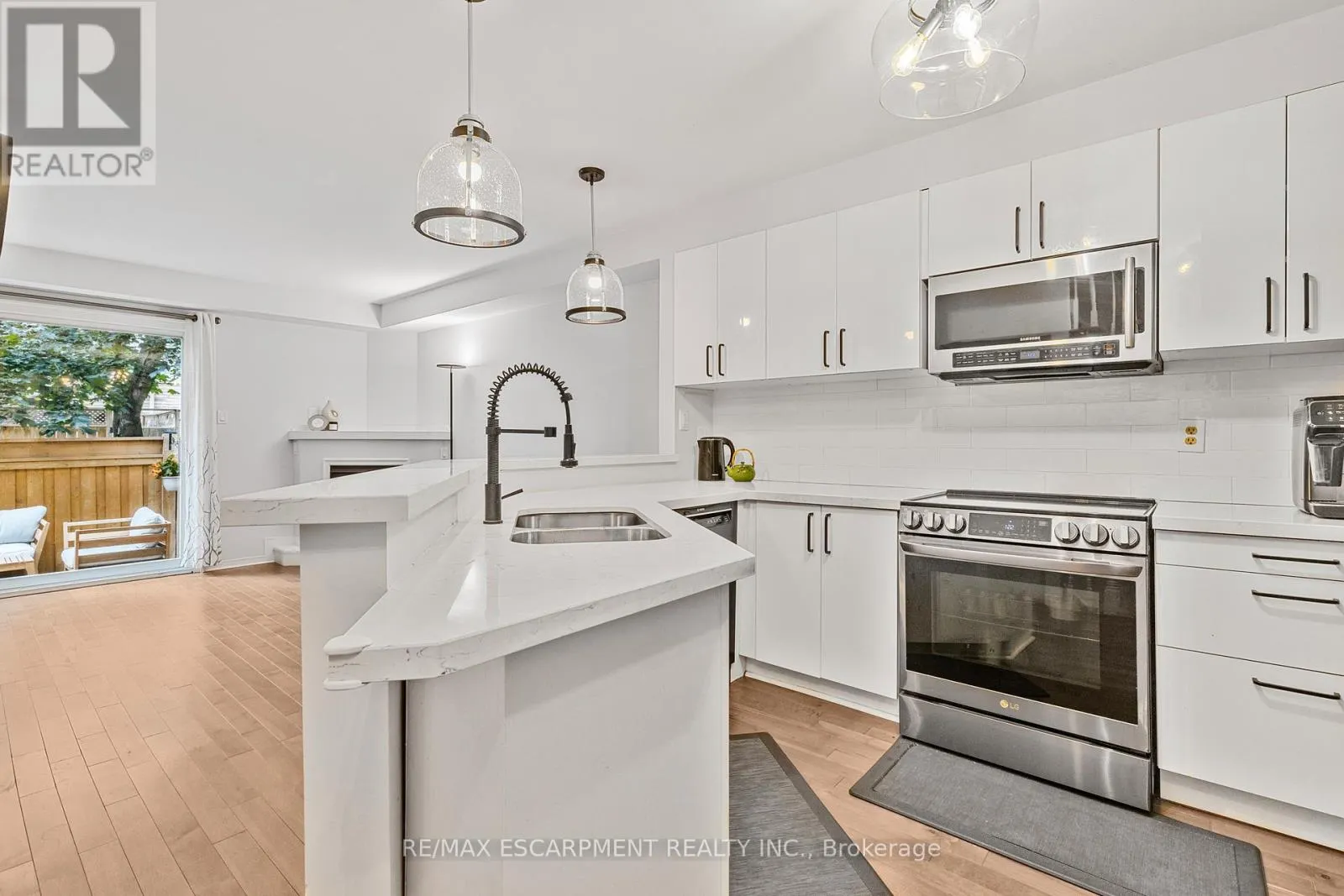 5 - 2015 CLEAVER AVENUE