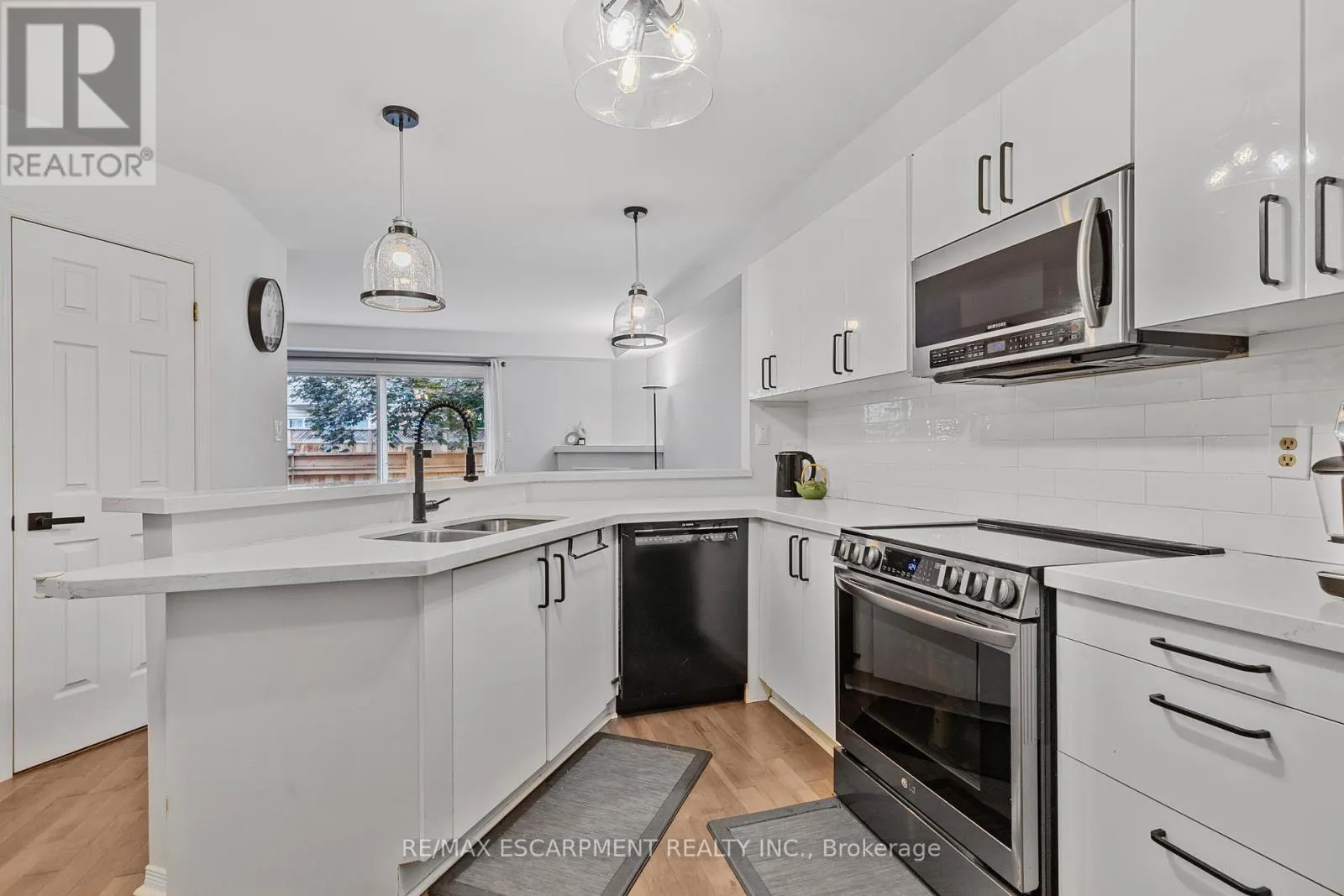 5 - 2015 CLEAVER AVENUE
