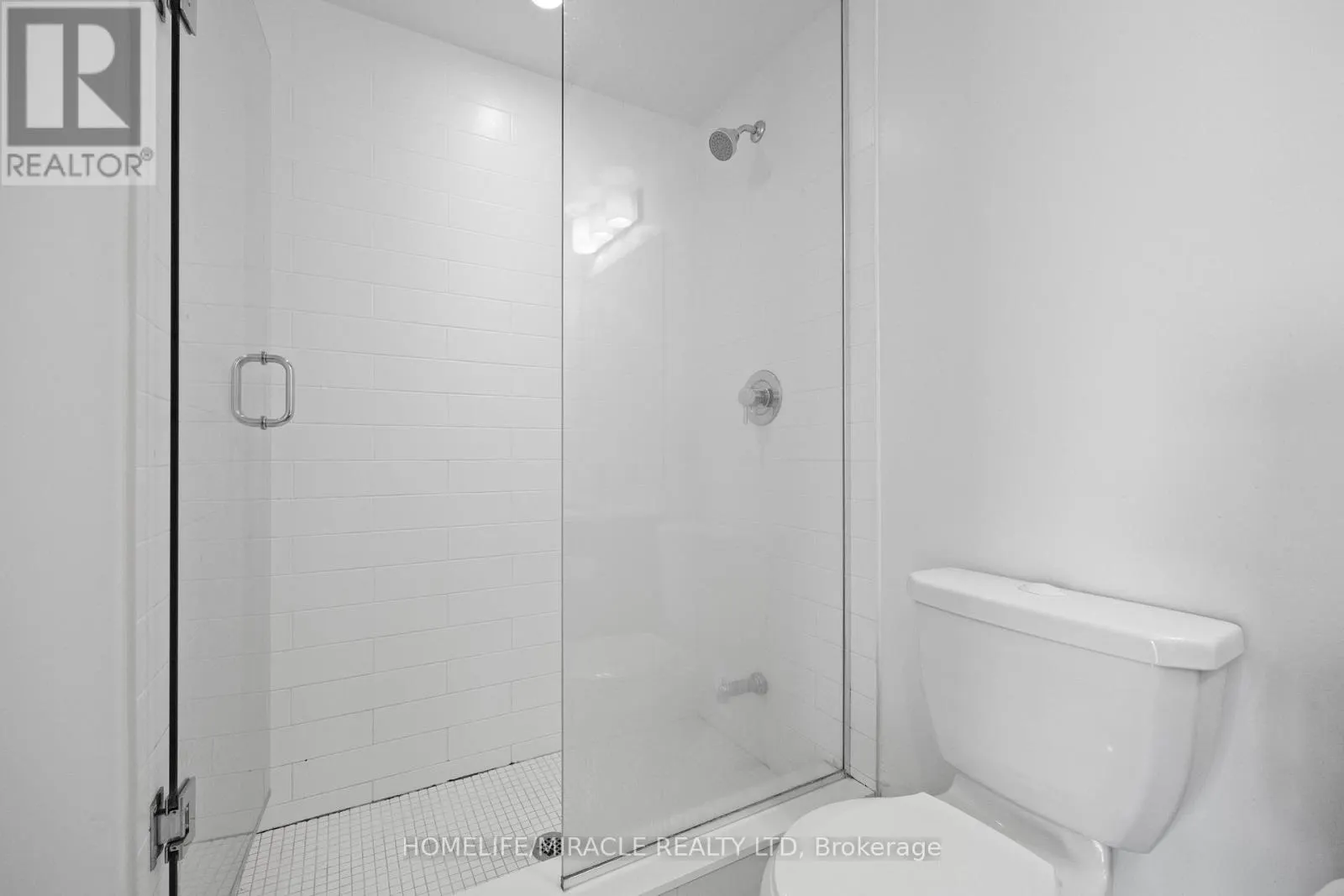 2004 - 2220 LAKESHORE BOULEVARD W