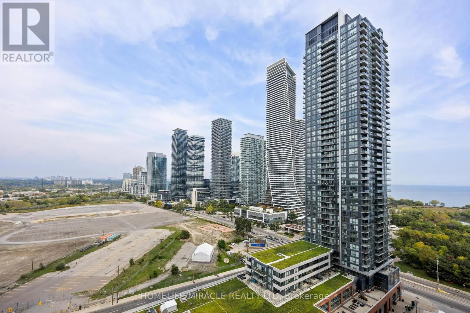 2004 - 2220 LAKESHORE BOULEVARD W