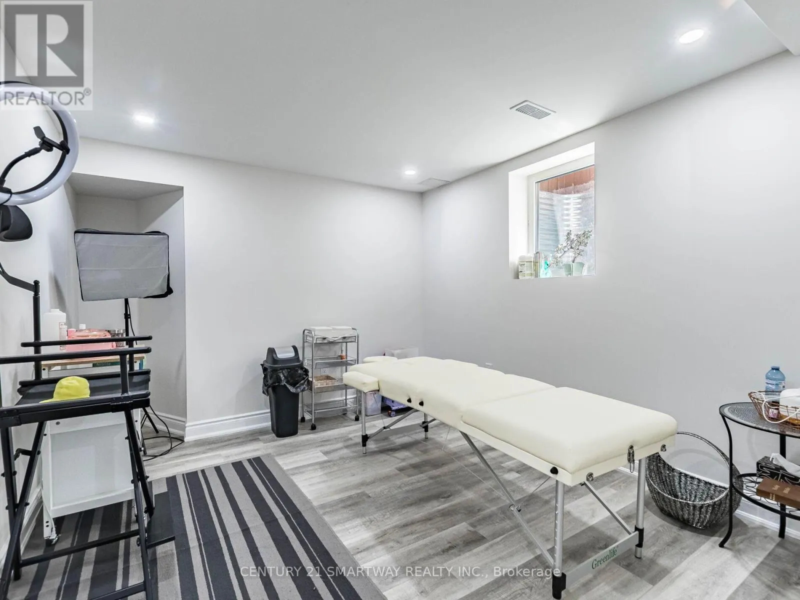 38 BOTTLEBRUSH DRIVE