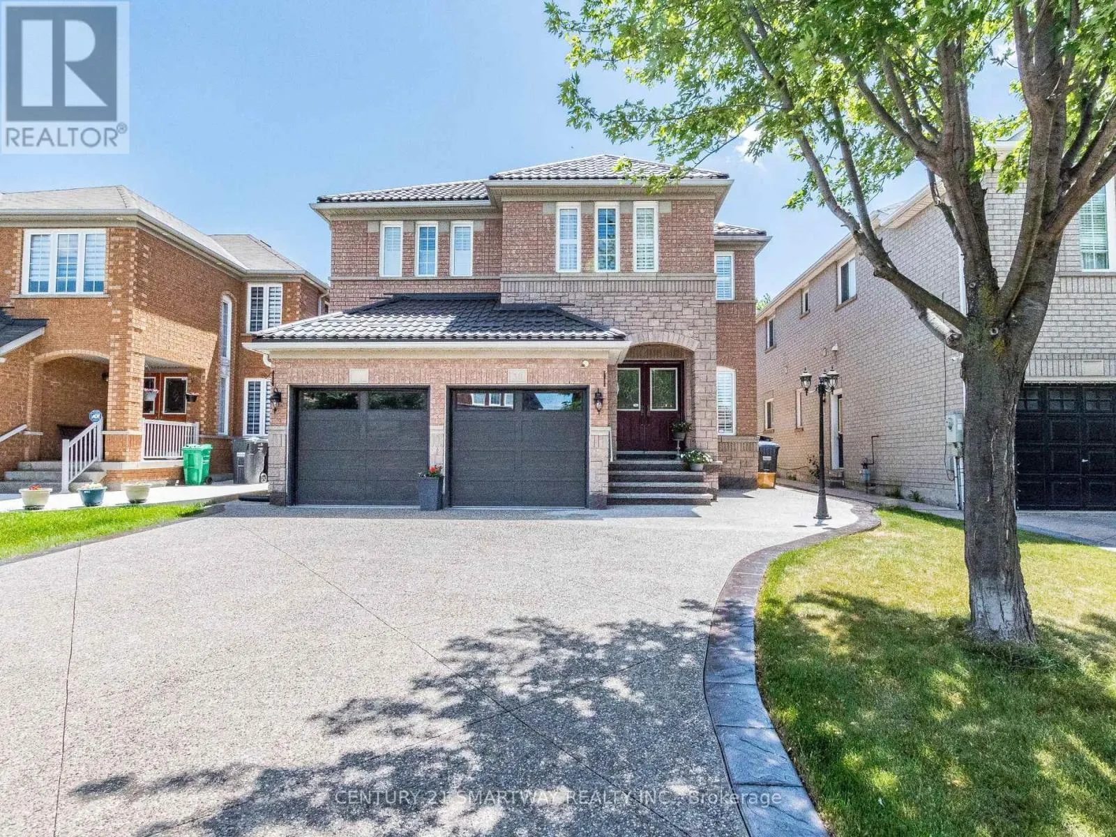 38 BOTTLEBRUSH DRIVE