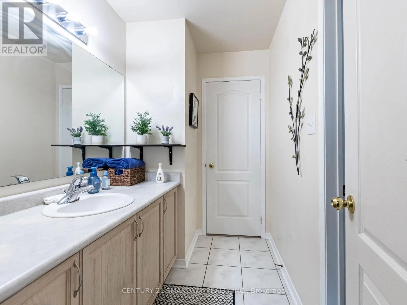 38 BOTTLEBRUSH DRIVE