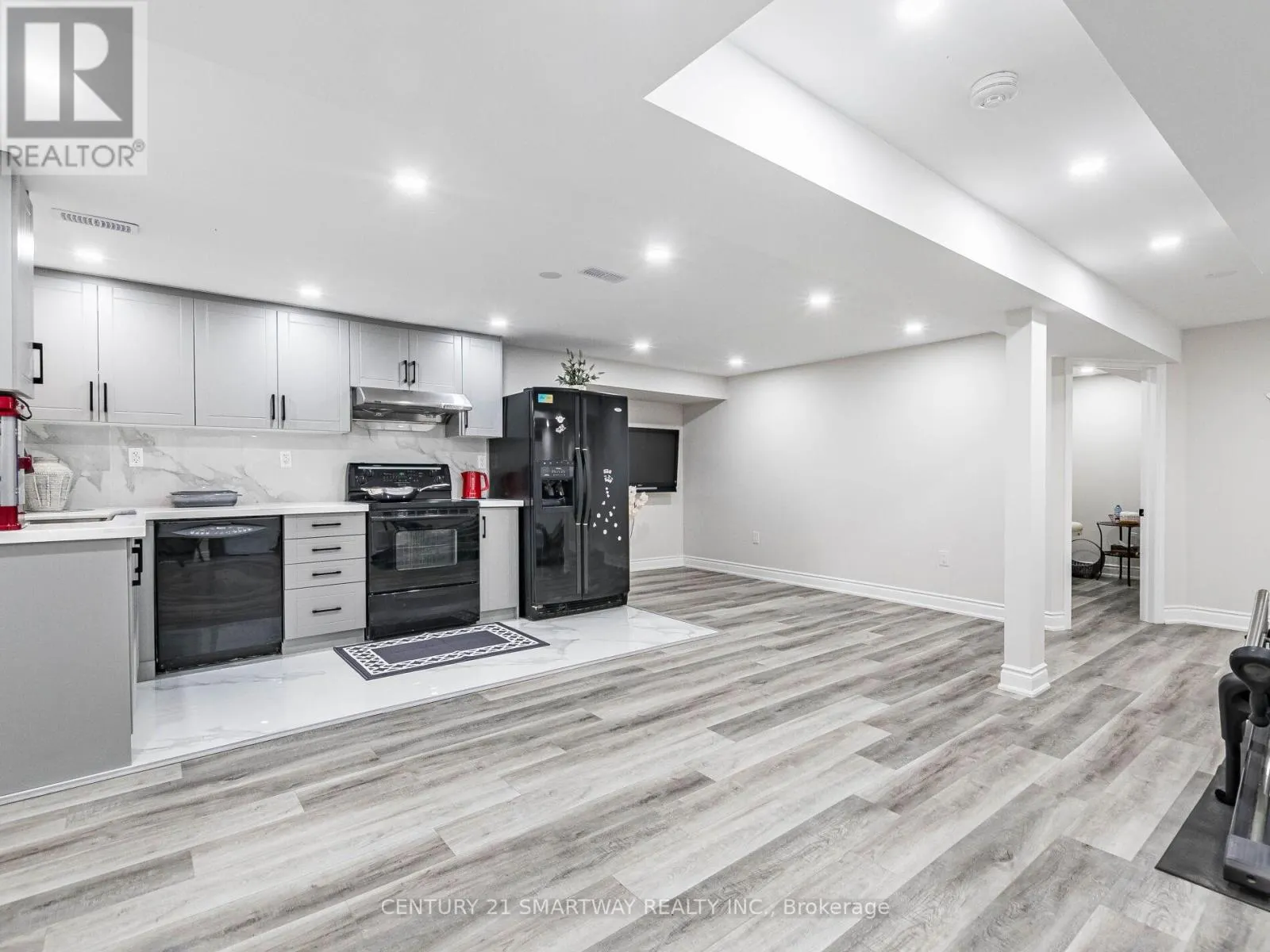 38 BOTTLEBRUSH DRIVE