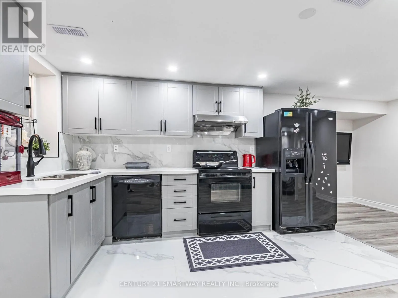 38 BOTTLEBRUSH DRIVE