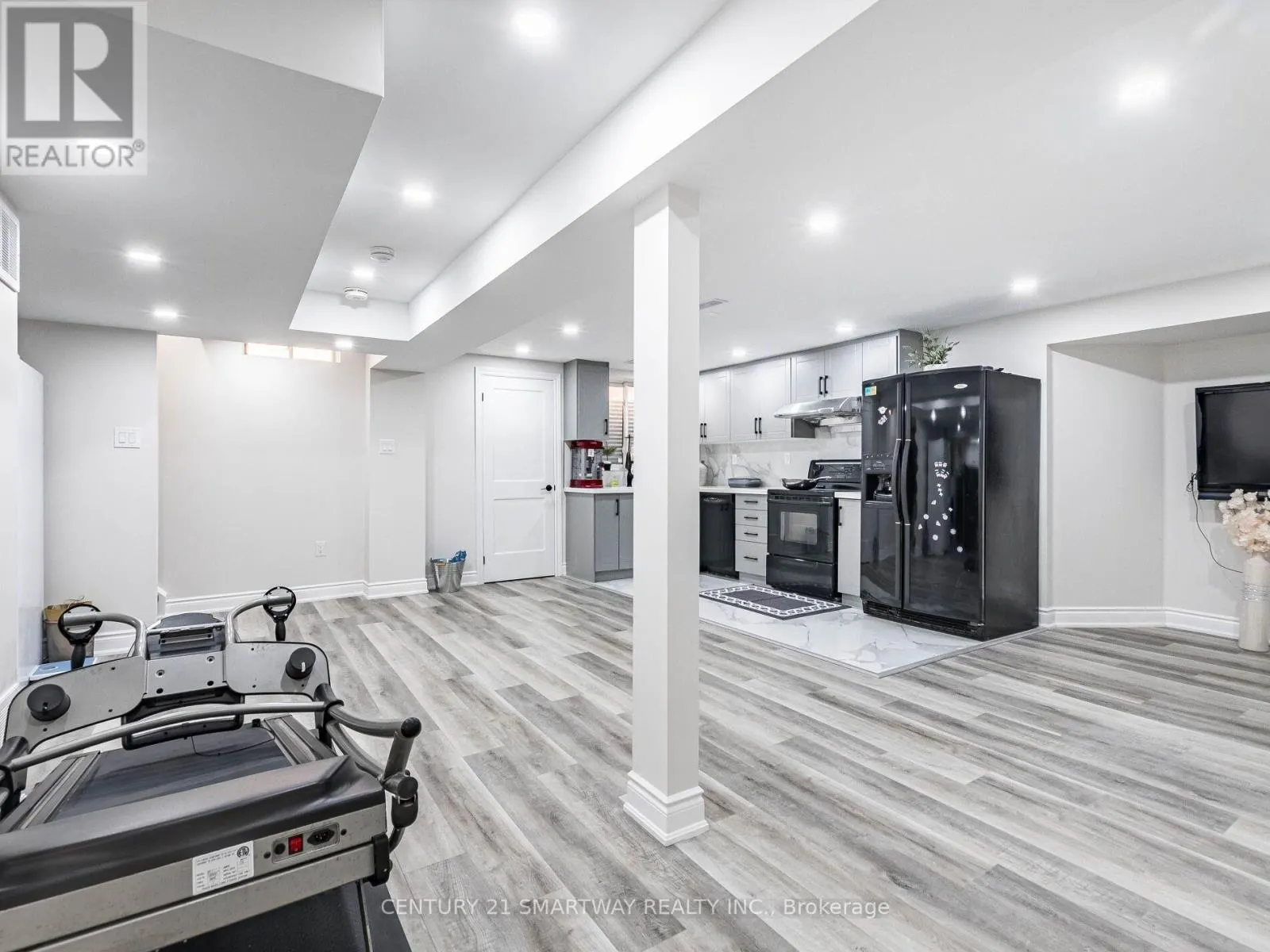38 BOTTLEBRUSH DRIVE