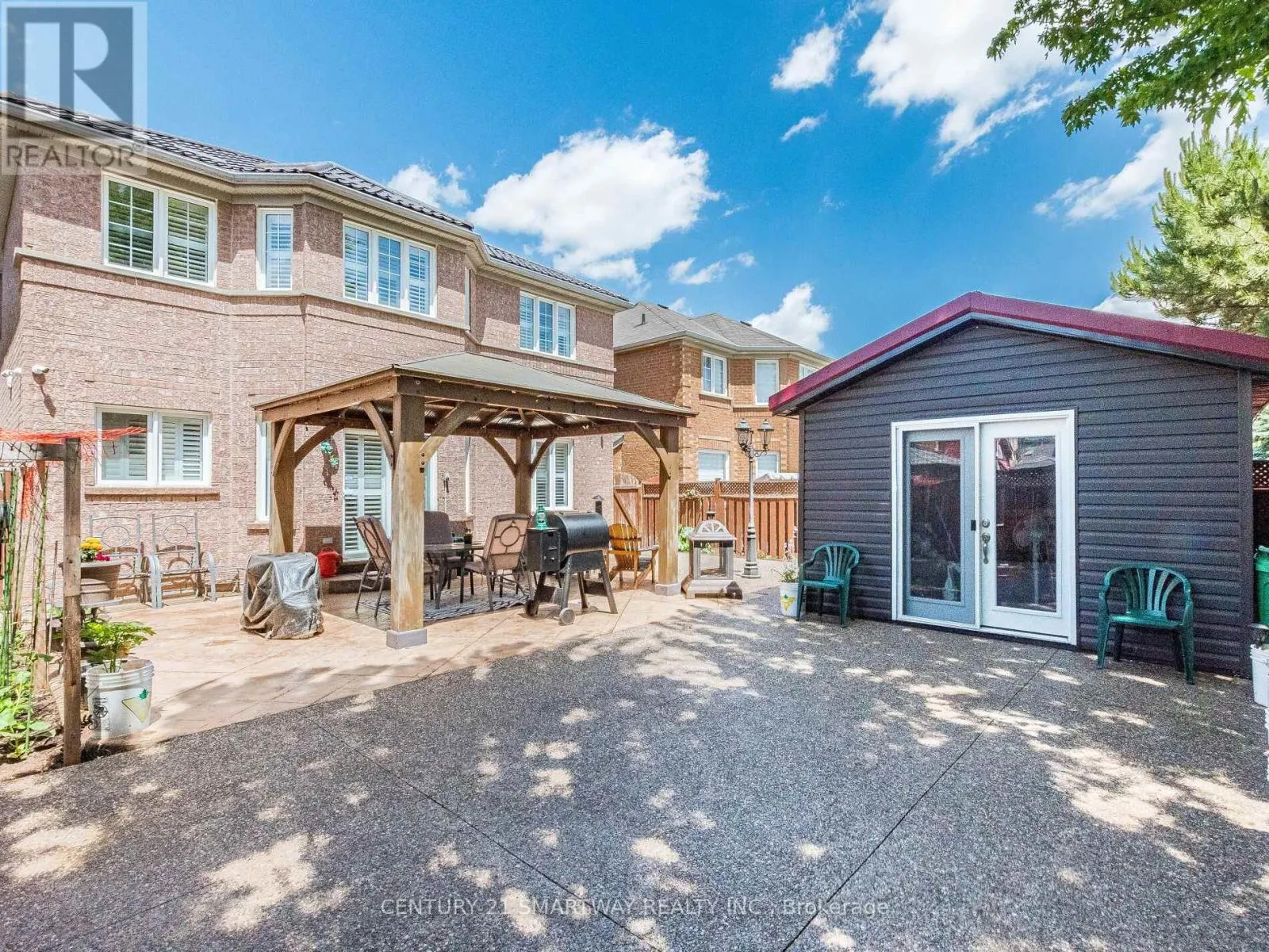 38 BOTTLEBRUSH DRIVE