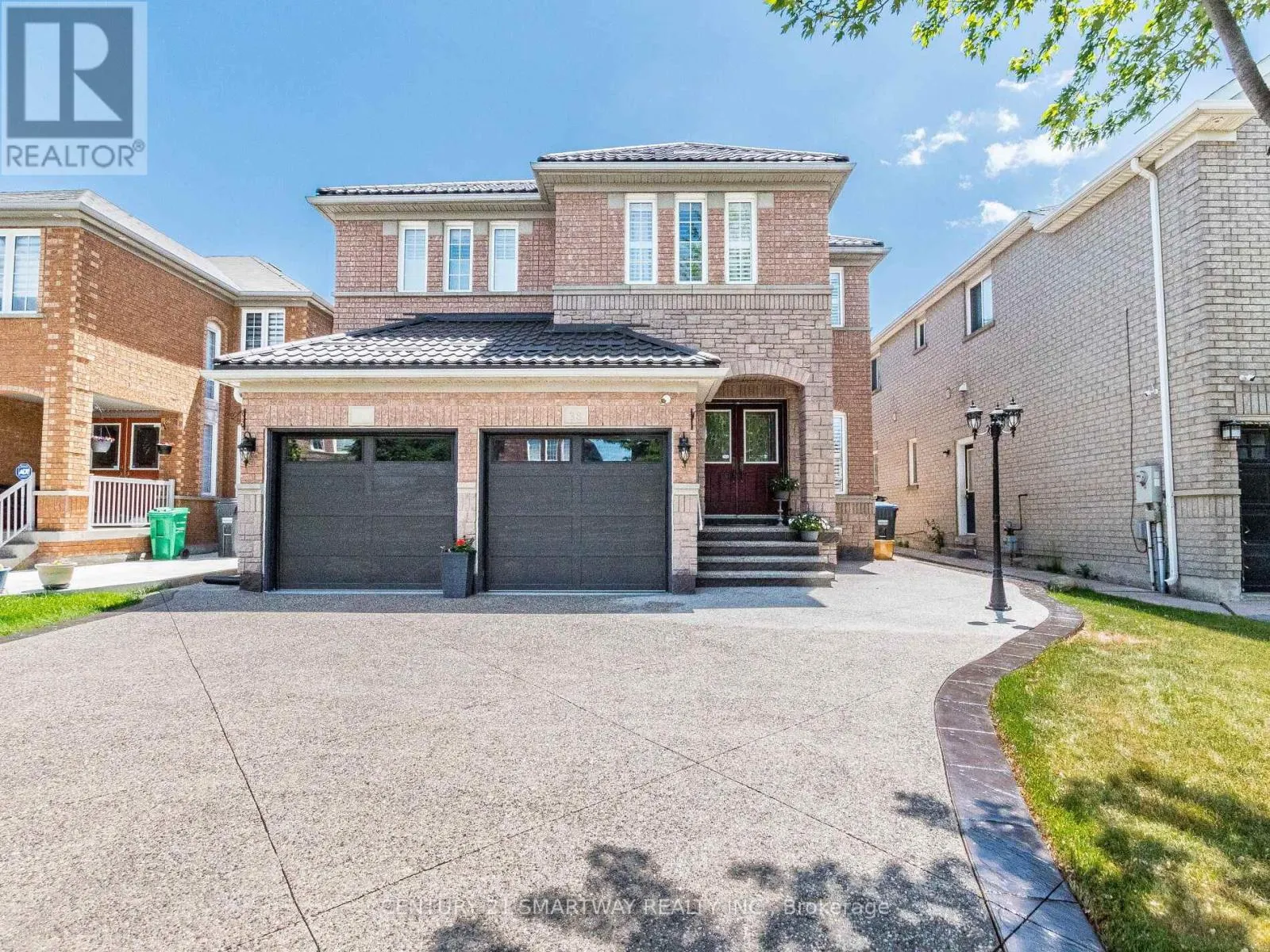 38 BOTTLEBRUSH DRIVE