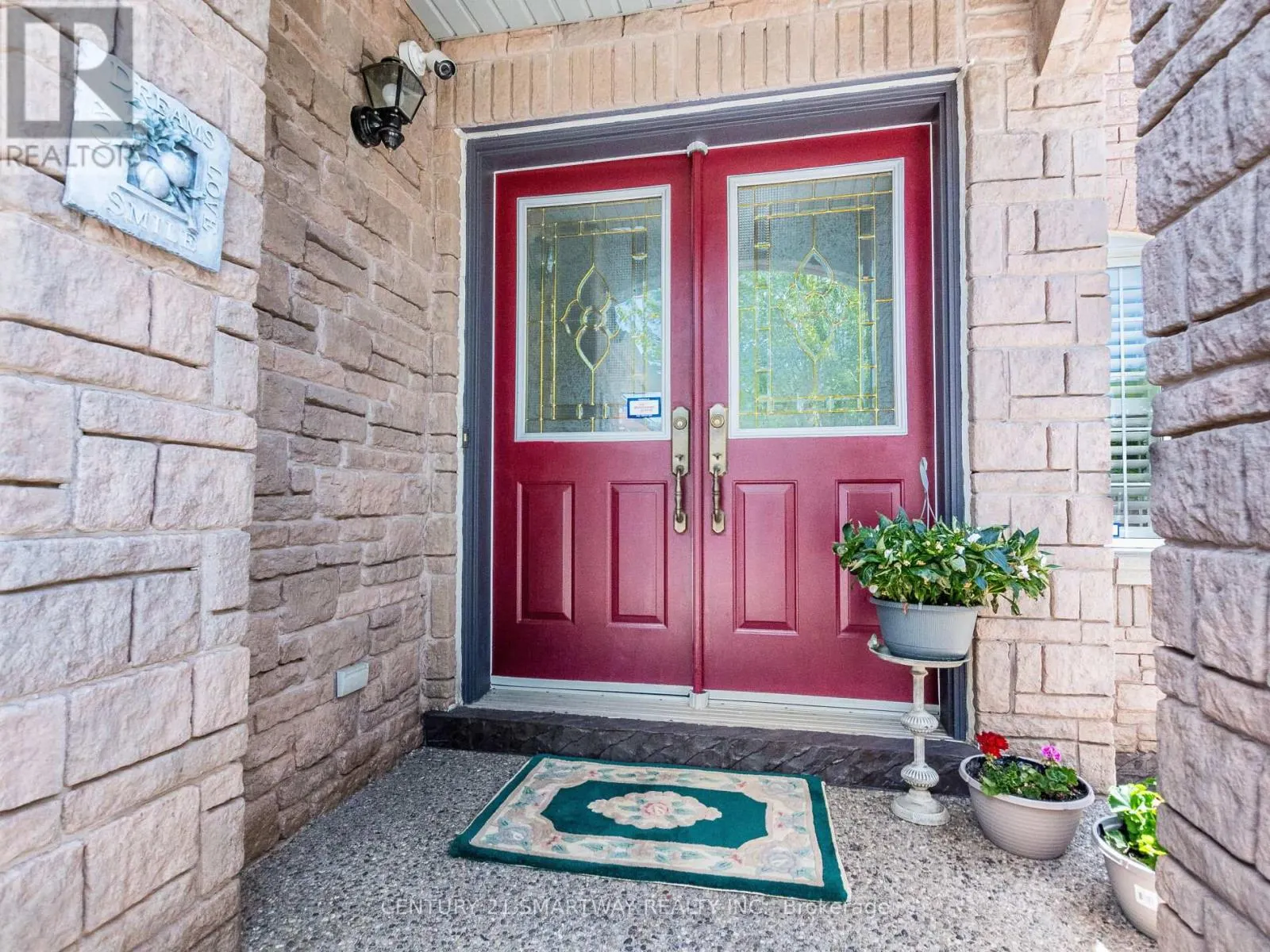 38 BOTTLEBRUSH DRIVE