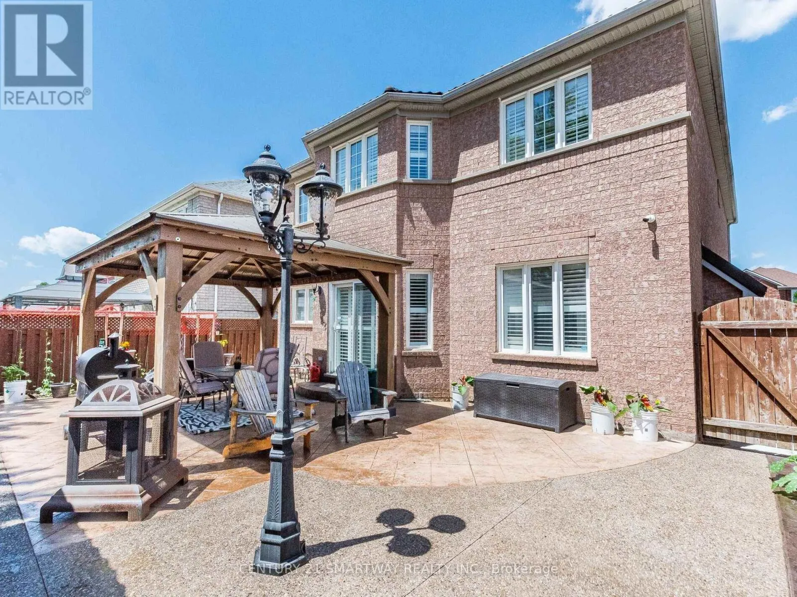 38 BOTTLEBRUSH DRIVE
