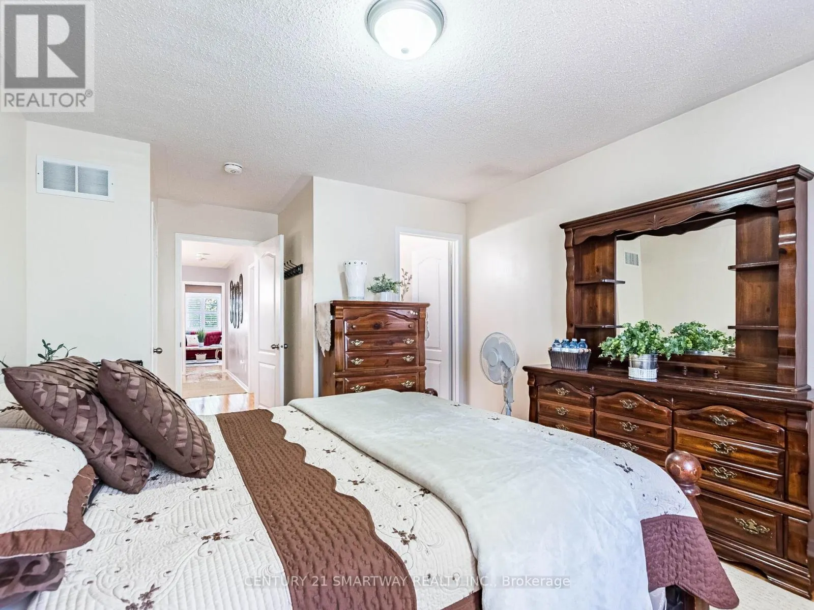 38 BOTTLEBRUSH DRIVE