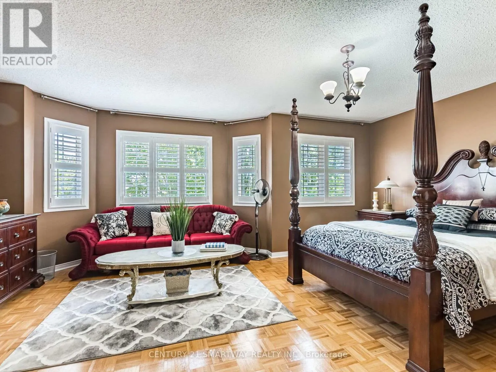 38 BOTTLEBRUSH DRIVE