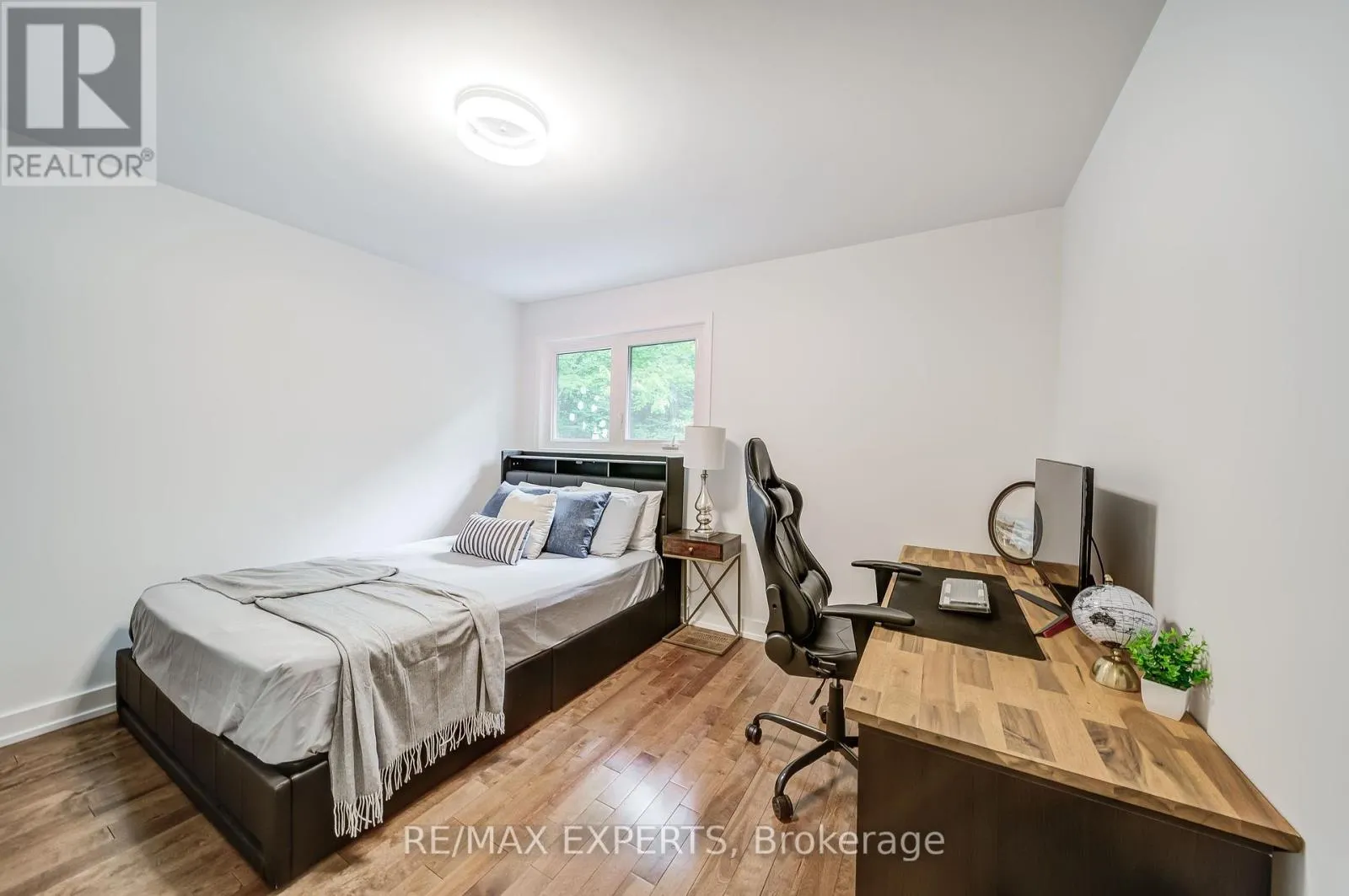 1135 GREENOAKS DRIVE